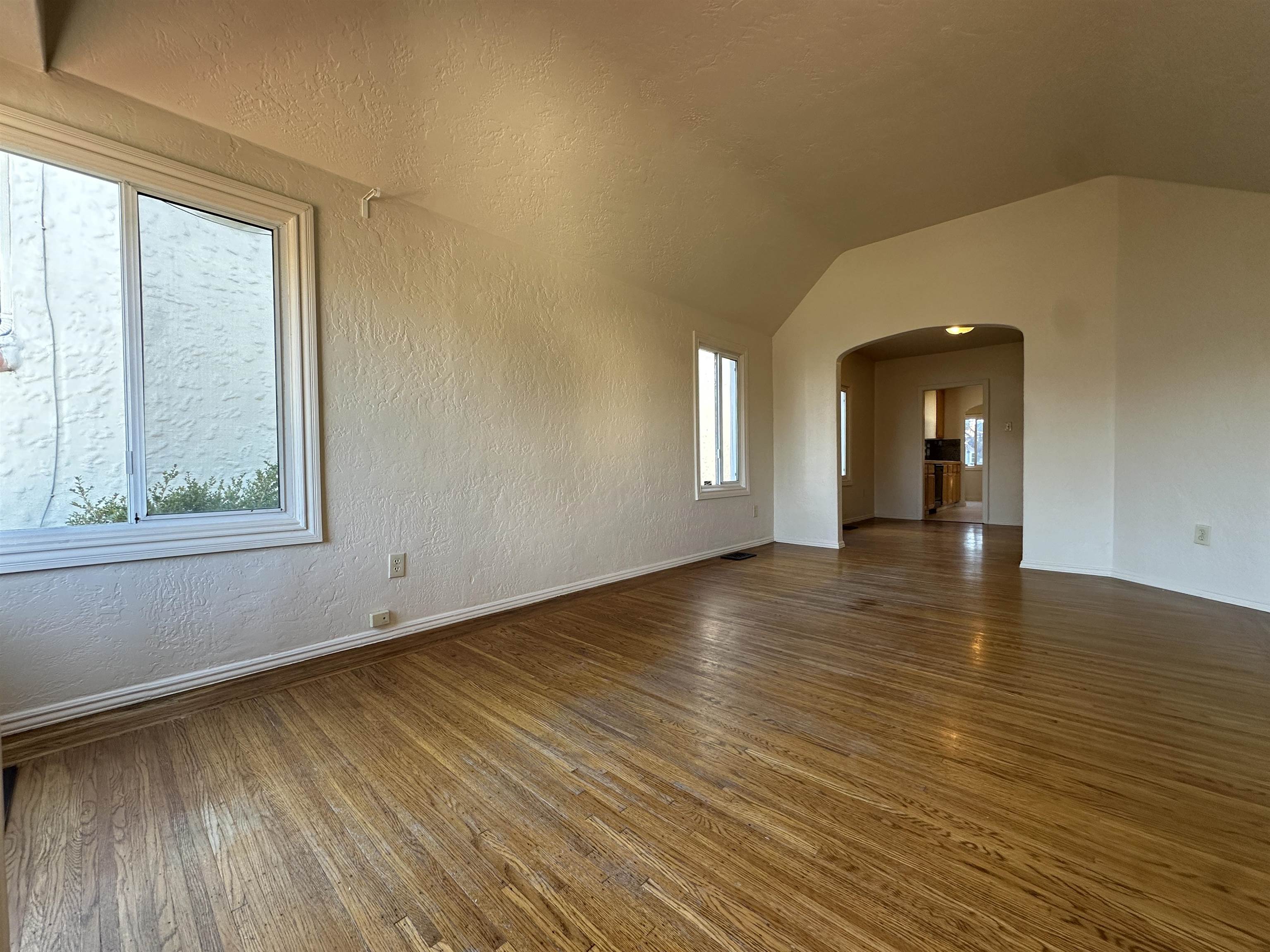 Detail Gallery Image 3 of 25 For 525 28th, Richmond,  CA 94804 - 2 Beds | 1 Baths
