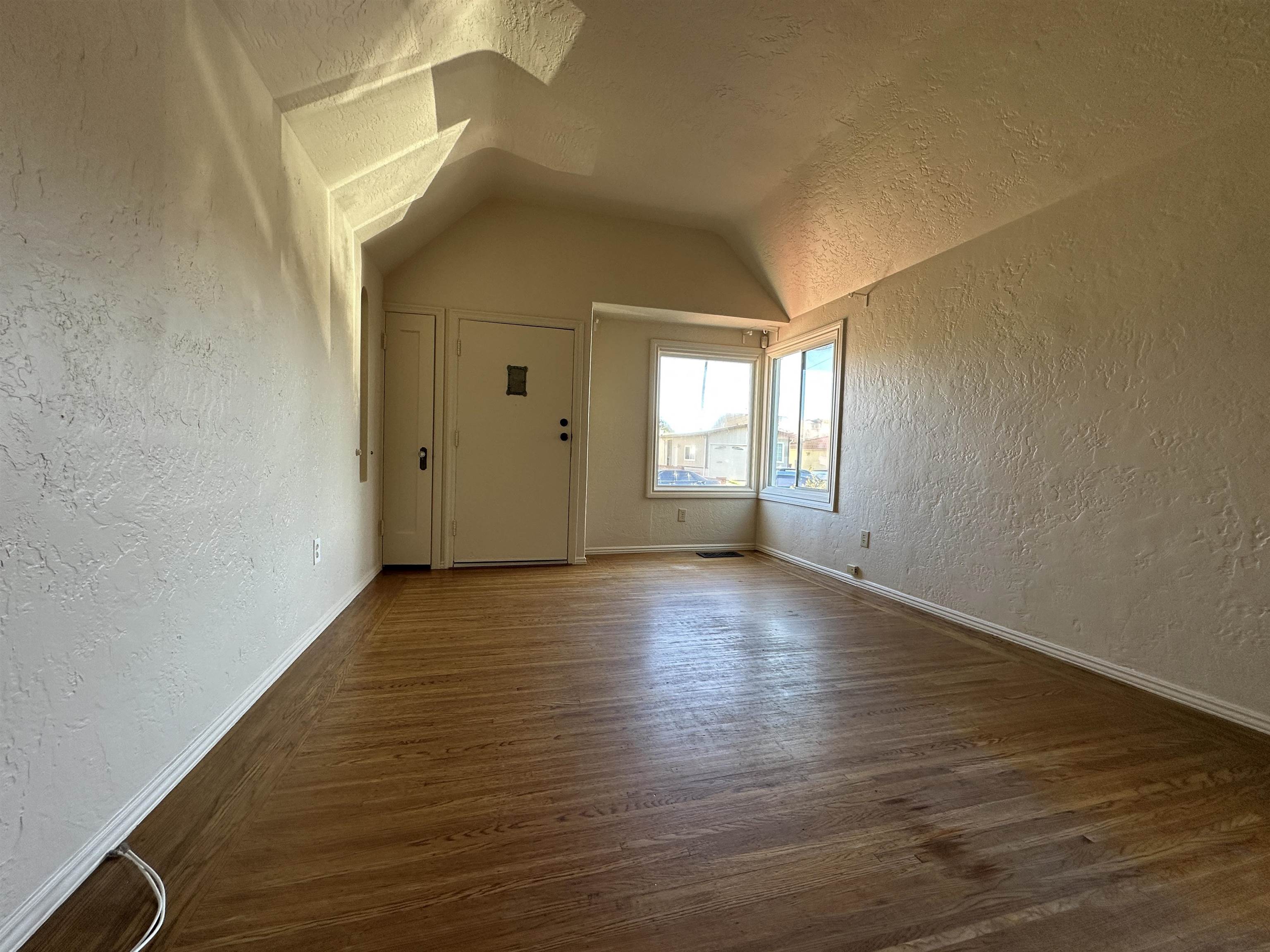 Detail Gallery Image 4 of 25 For 525 28th, Richmond,  CA 94804 - 2 Beds | 1 Baths