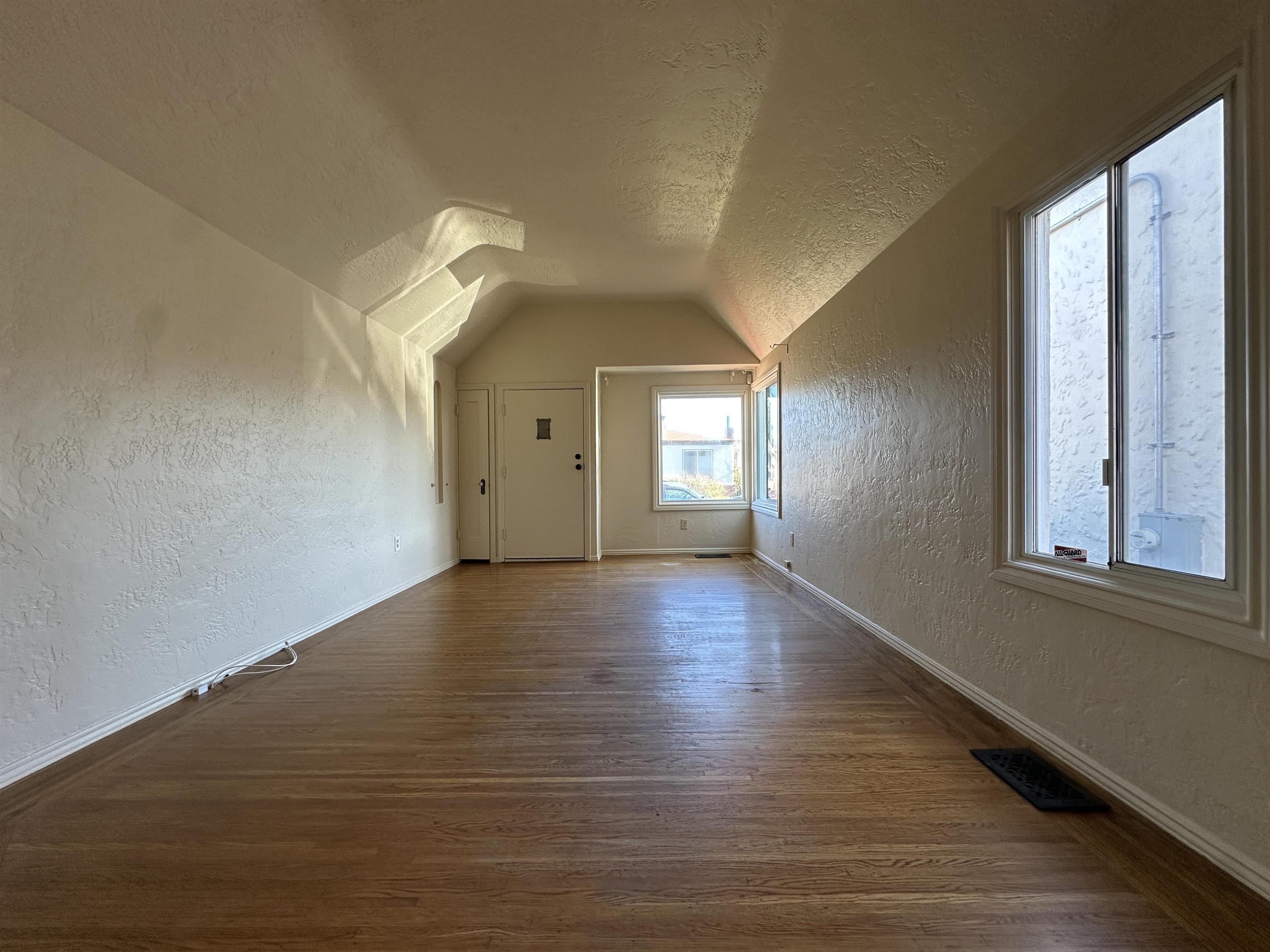 Detail Gallery Image 5 of 25 For 525 28th, Richmond,  CA 94804 - 2 Beds | 1 Baths