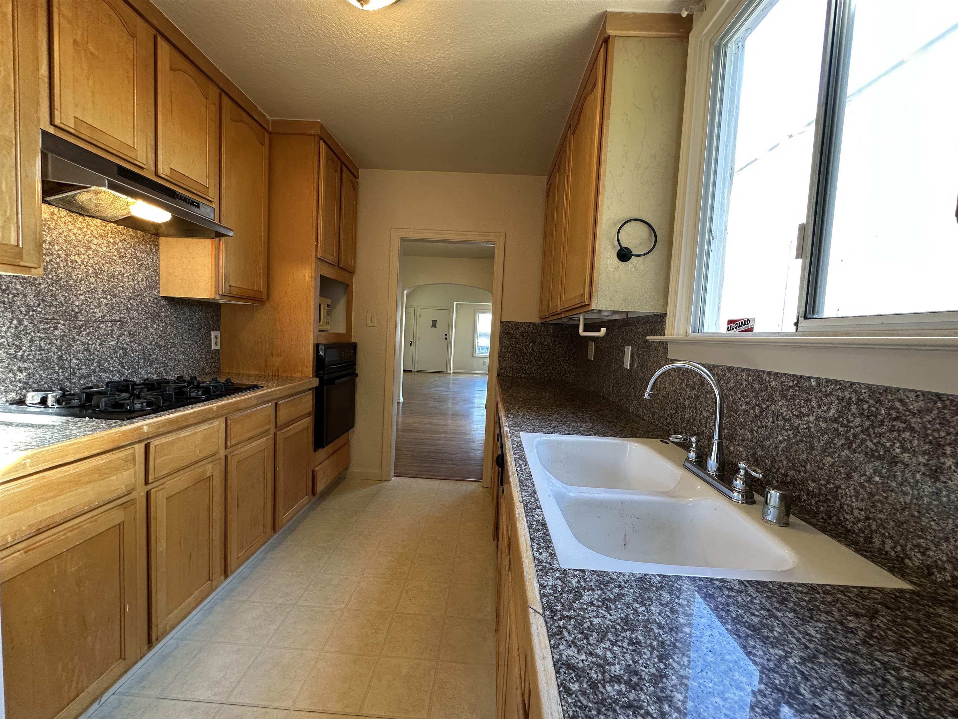 Detail Gallery Image 9 of 25 For 525 28th, Richmond,  CA 94804 - 2 Beds | 1 Baths