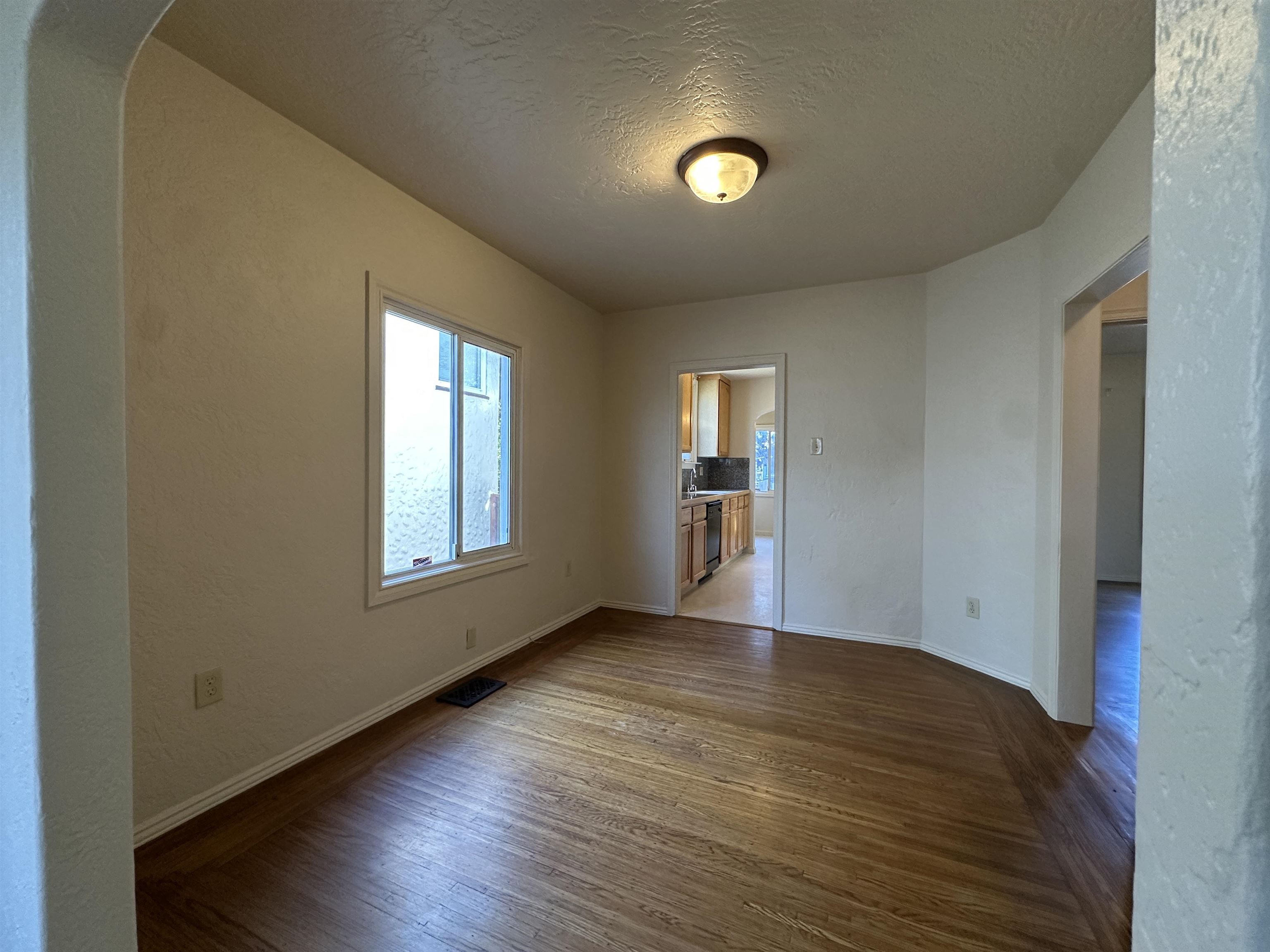 Detail Gallery Image 10 of 25 For 525 28th, Richmond,  CA 94804 - 2 Beds | 1 Baths