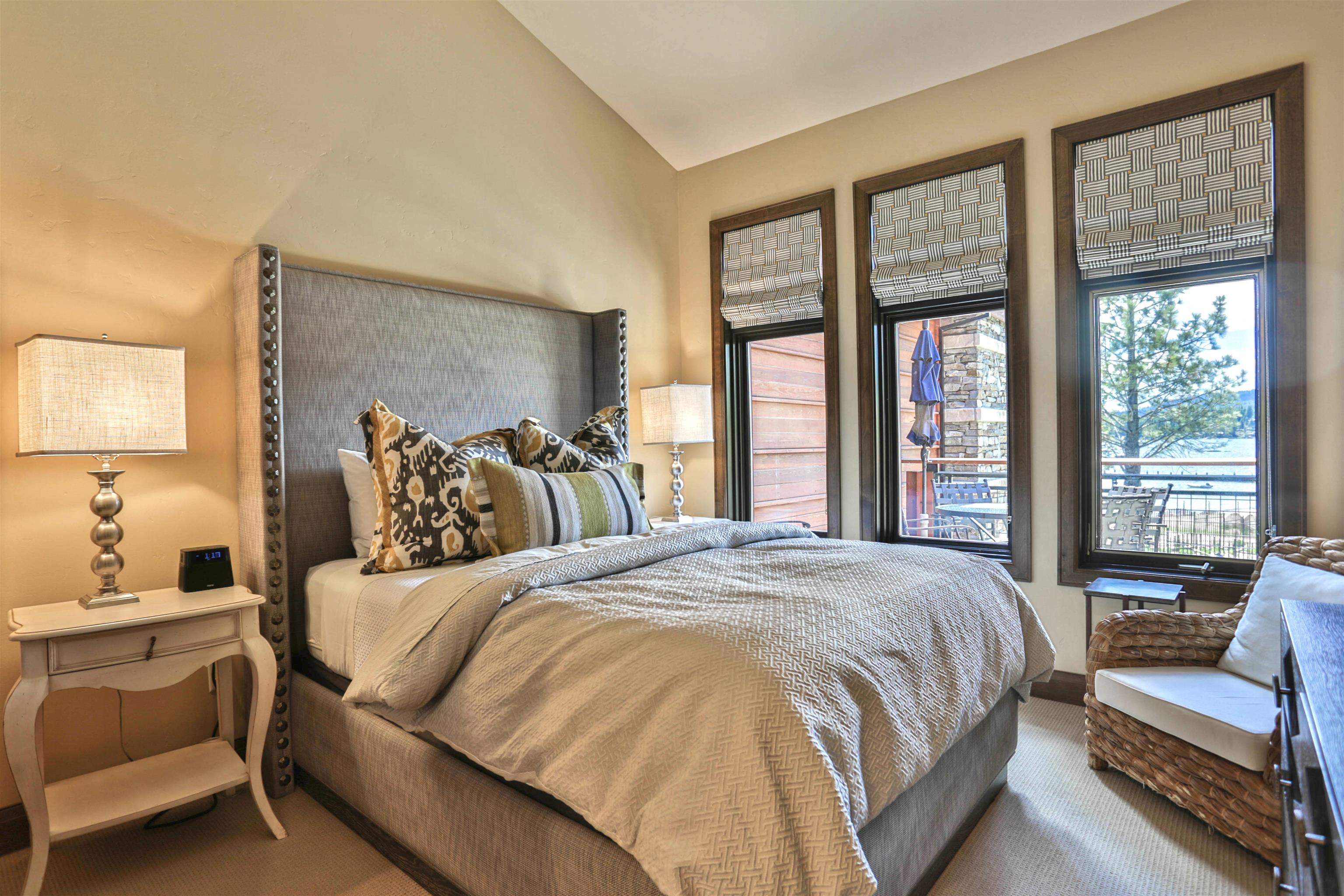 Detail Gallery Image 13 of 28 For 6750 N Lake Blvd, Tahoe Vista,  CA 96148 - 3 Beds | 3 Baths