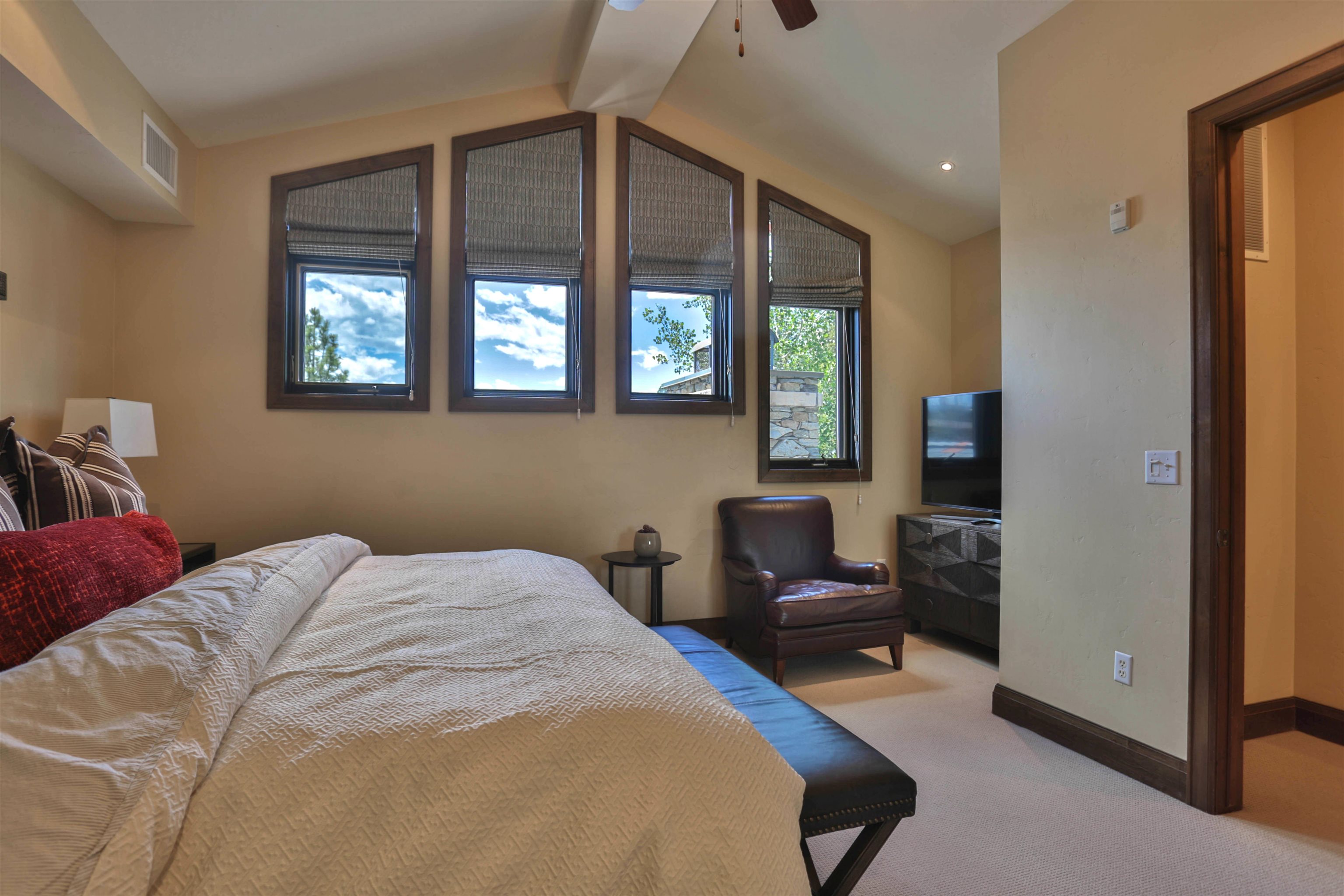 Detail Gallery Image 23 of 28 For 6750 N Lake Blvd, Tahoe Vista,  CA 96148 - 3 Beds | 3 Baths