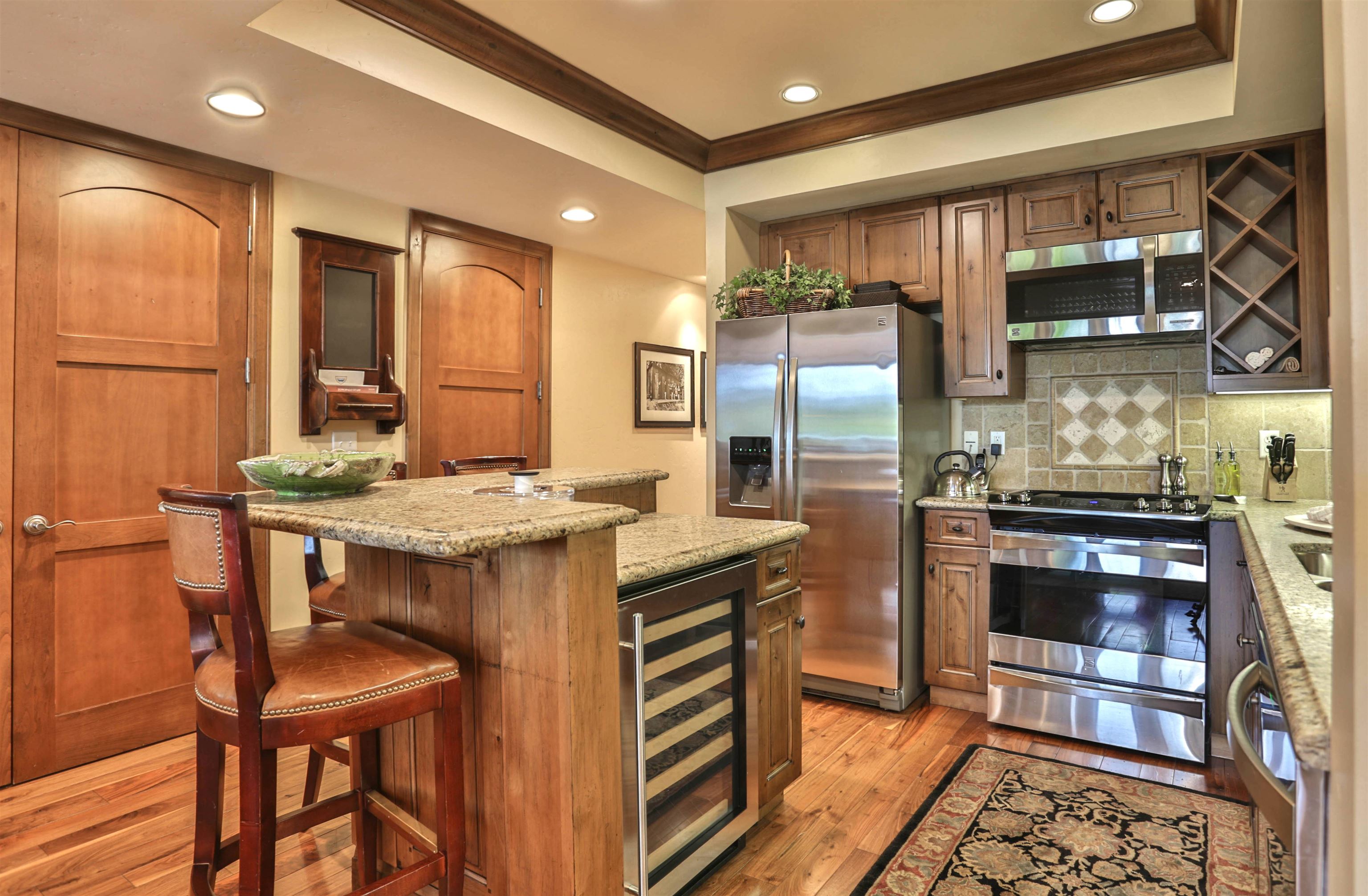 Detail Gallery Image 6 of 28 For 6750 N Lake Blvd, Tahoe Vista,  CA 96148 - 3 Beds | 3 Baths