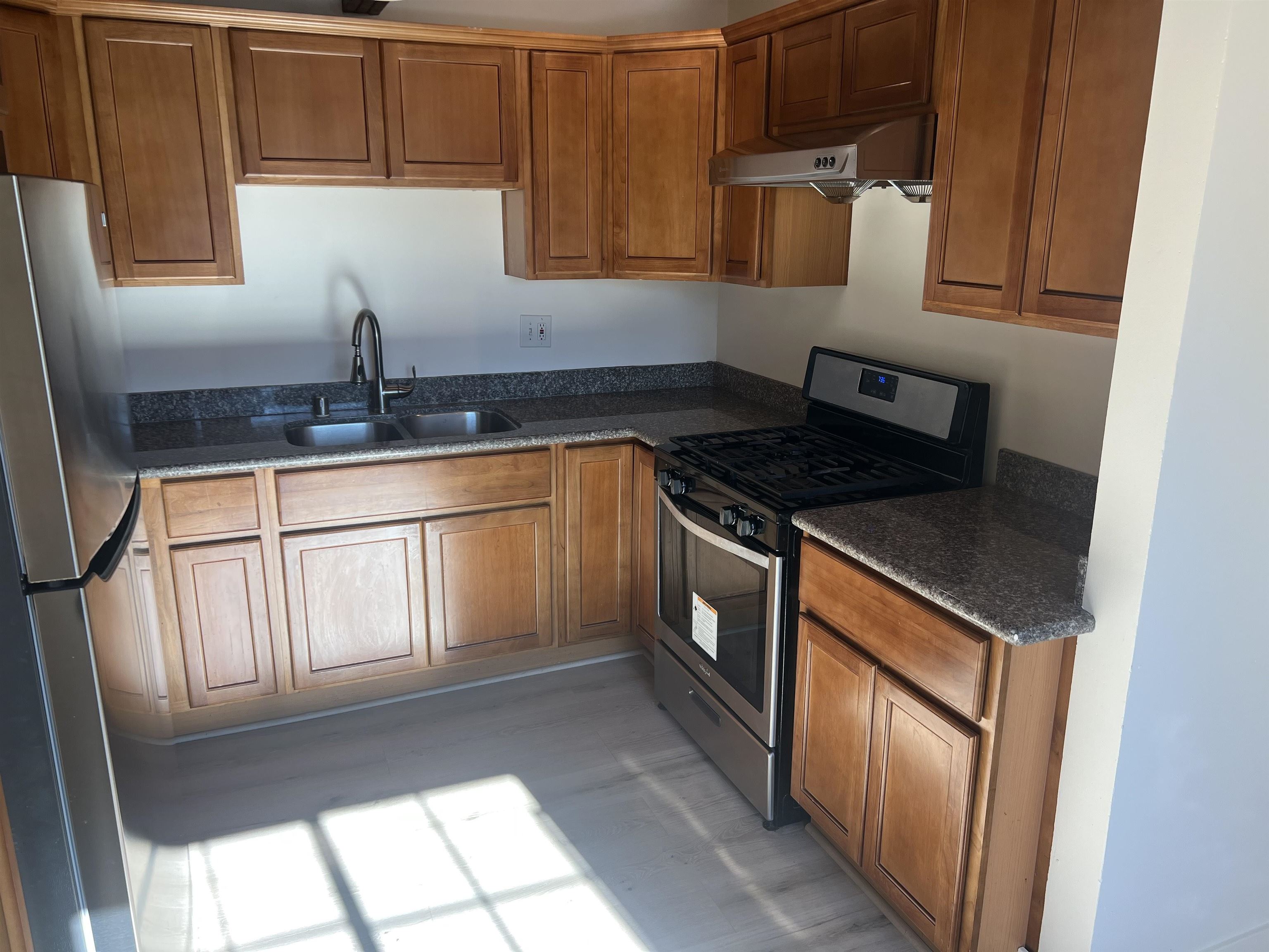 Detail Gallery Image 4 of 5 For 426 La Jolla St, Vallejo,  CA 94591 - 3 Beds | 1 Baths