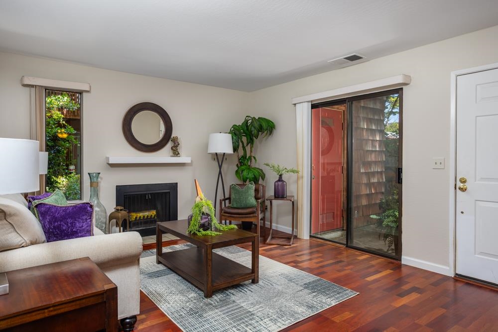 Detail Gallery Image 3 of 17 For 1455 Latour Ln #43,  Concord,  CA 94521 - 2 Beds | 1 Baths