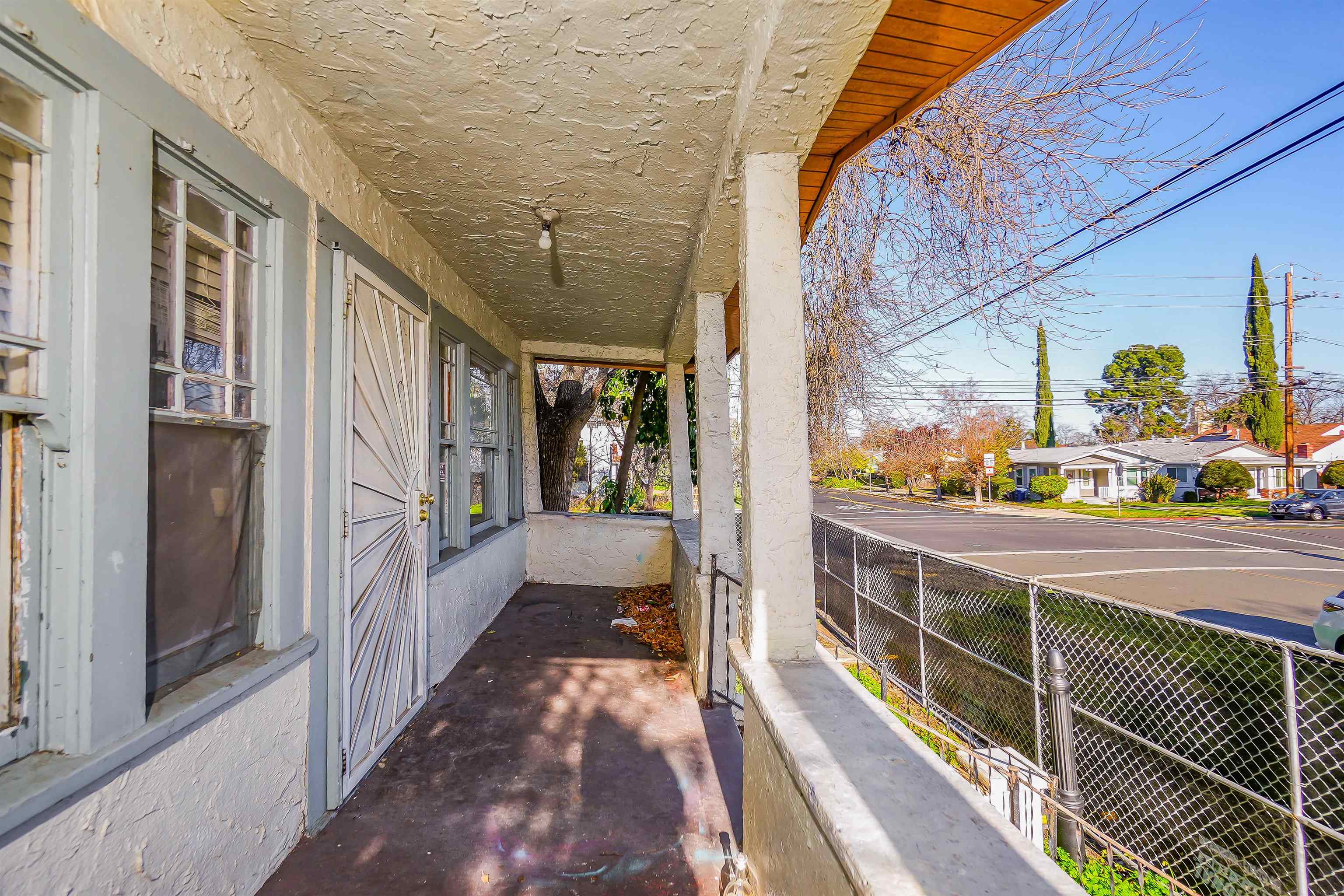 Detail Gallery Image 5 of 60 For 2054 Bonifacio, Concord,  CA 94520 - 5 Beds | 2 Baths