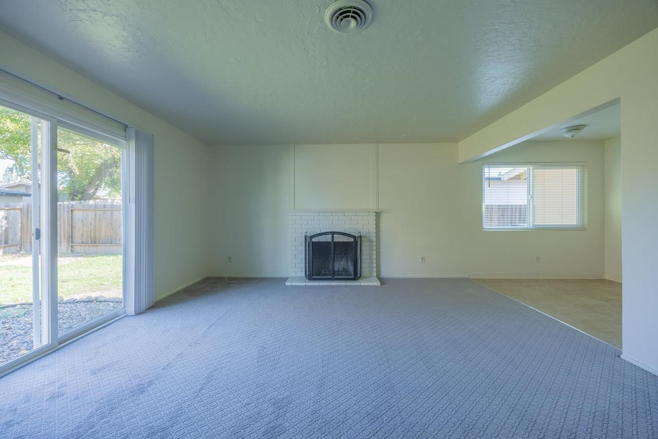 Detail Gallery Image 5 of 18 For 1815 Woodacre Way, Roseville,  CA 95661 - 3 Beds | 2 Baths