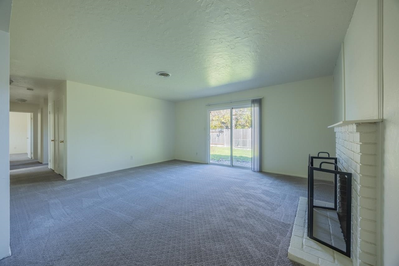 Detail Gallery Image 6 of 18 For 1815 Woodacre Way, Roseville,  CA 95661 - 3 Beds | 2 Baths