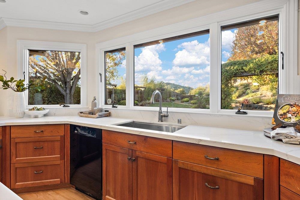 Detail Gallery Image 12 of 51 For 2 Willow Springs Lane, Moraga,  CA 94556-2102 - 4 Beds | 2/1 Baths