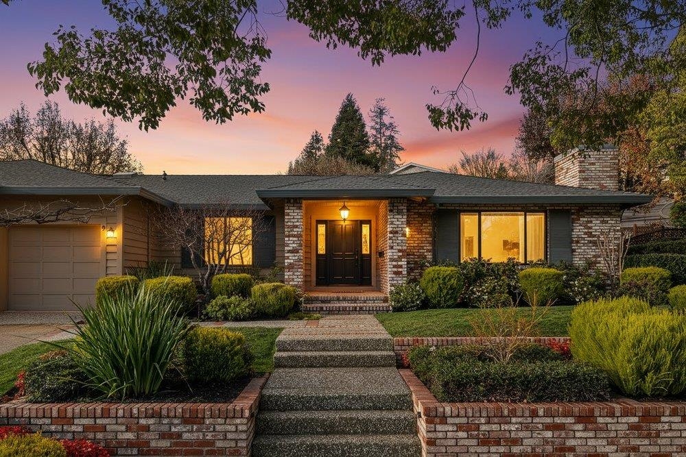 Detail Gallery Image 3 of 51 For 2 Willow Springs Lane, Moraga,  CA 94556-2102 - 4 Beds | 2/1 Baths