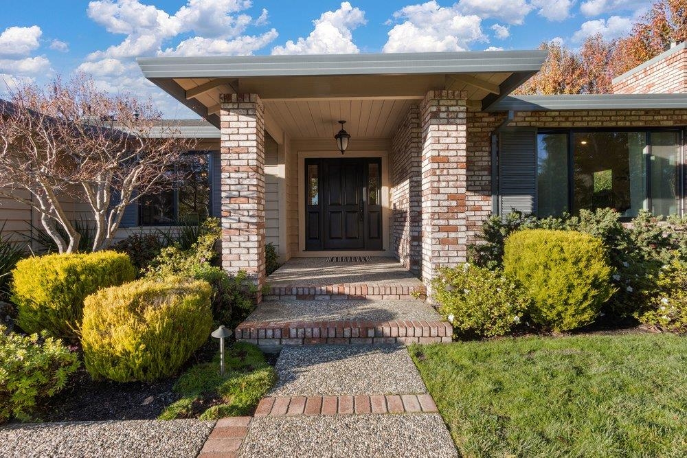 Detail Gallery Image 4 of 51 For 2 Willow Springs Lane, Moraga,  CA 94556-2102 - 4 Beds | 2/1 Baths