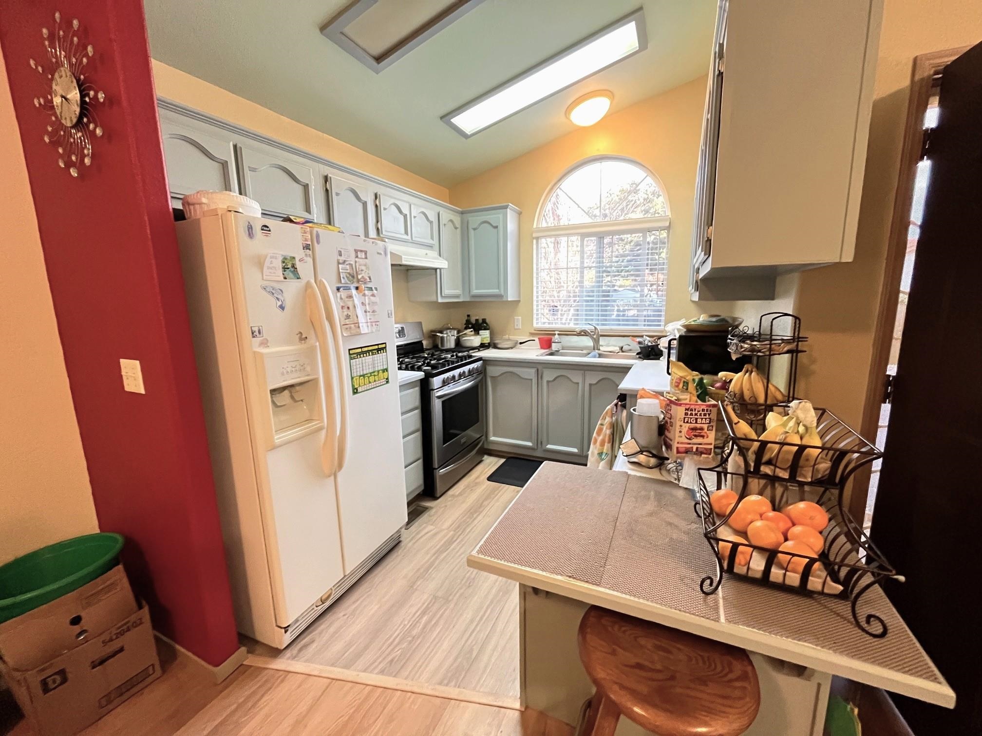 Detail Gallery Image 3 of 13 For 1476 Zamora Ct, Hayward,  CA 94544 - 3 Beds | 2 Baths