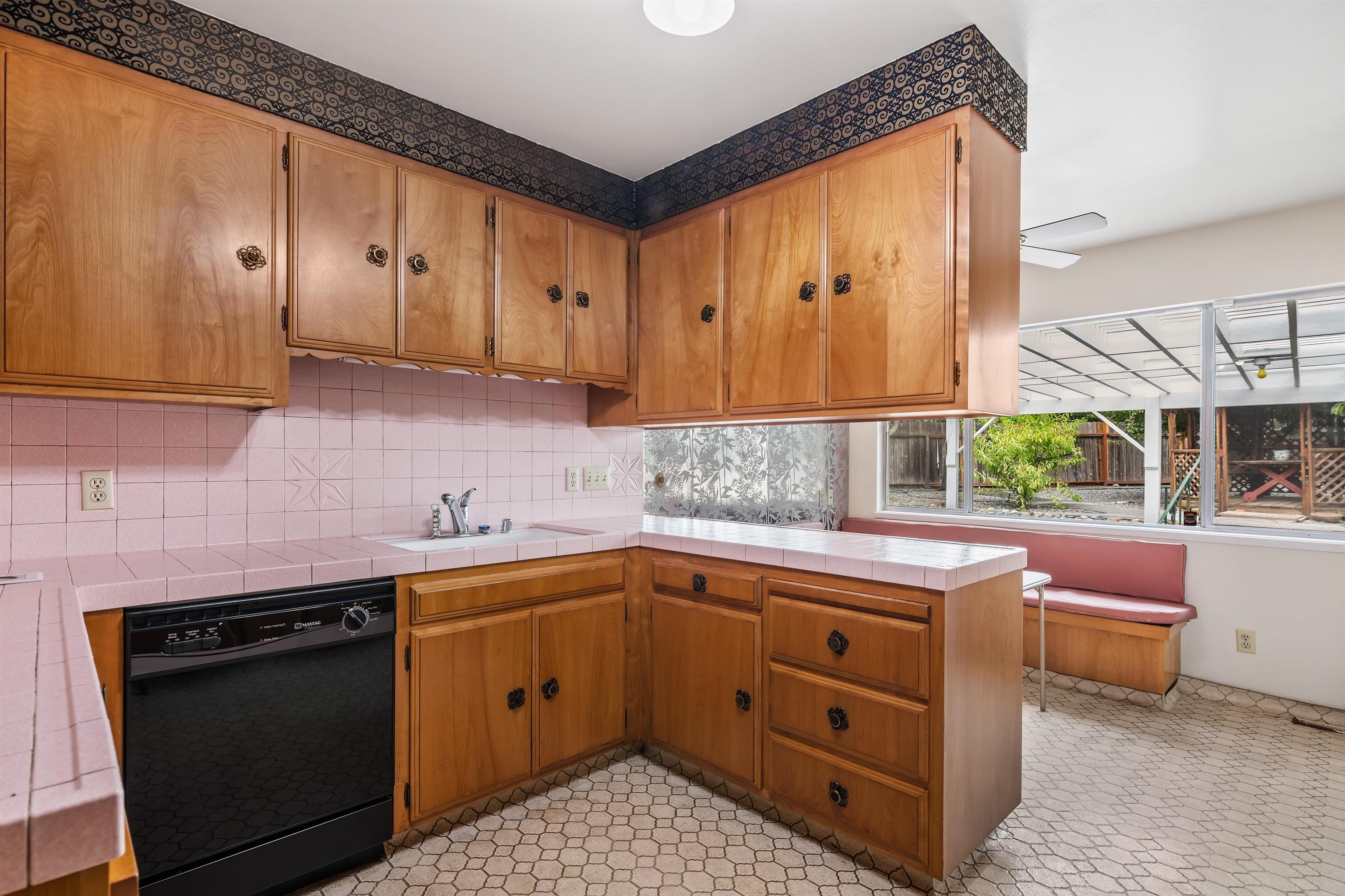 Detail Gallery Image 11 of 31 For 540 Hamilton Way, Pleasanton,  CA 94566 - 4 Beds | 3/1 Baths