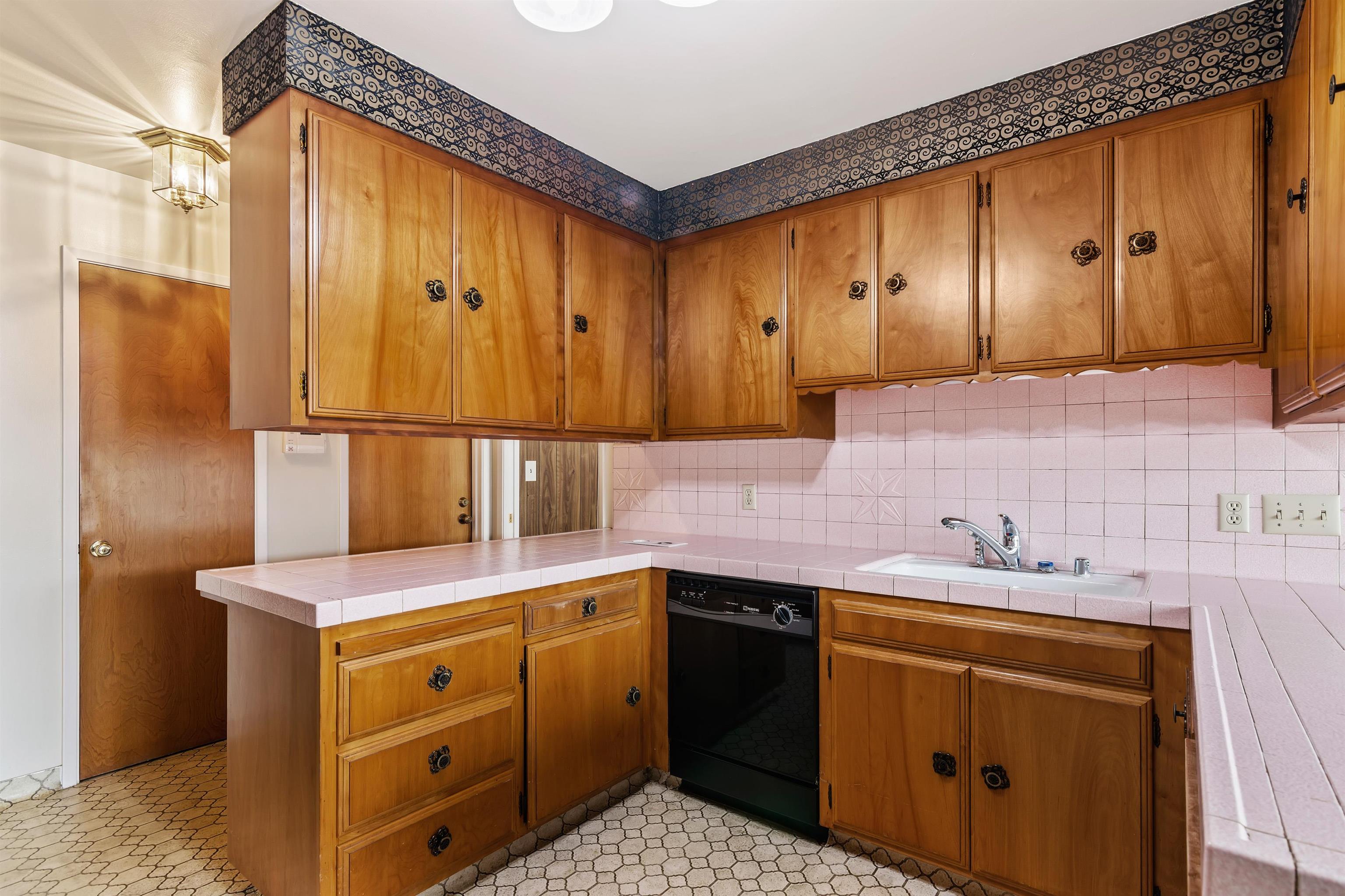 Detail Gallery Image 14 of 31 For 540 Hamilton Way, Pleasanton,  CA 94566 - 4 Beds | 3/1 Baths