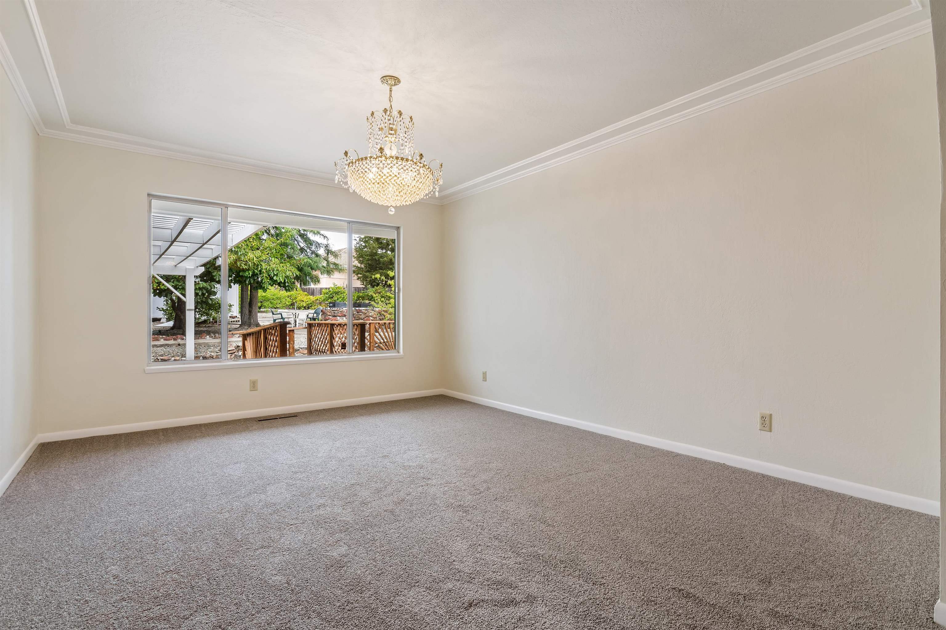 Detail Gallery Image 8 of 31 For 540 Hamilton Way, Pleasanton,  CA 94566 - 4 Beds | 3/1 Baths