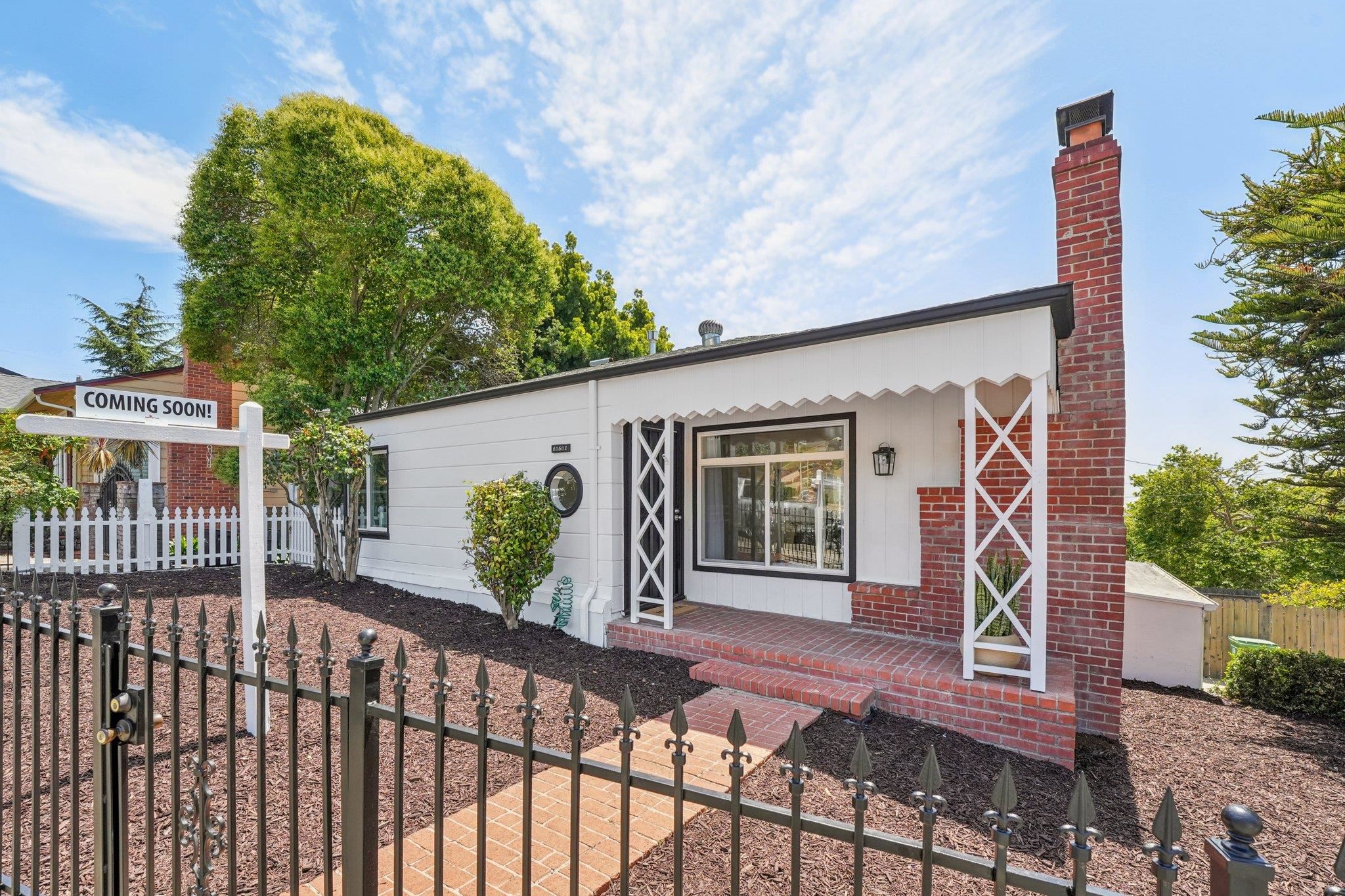 Detail Gallery Image 2 of 44 For 10601 Sheldon St, Oakland,  CA 94605 - 2 Beds | 1/1 Baths