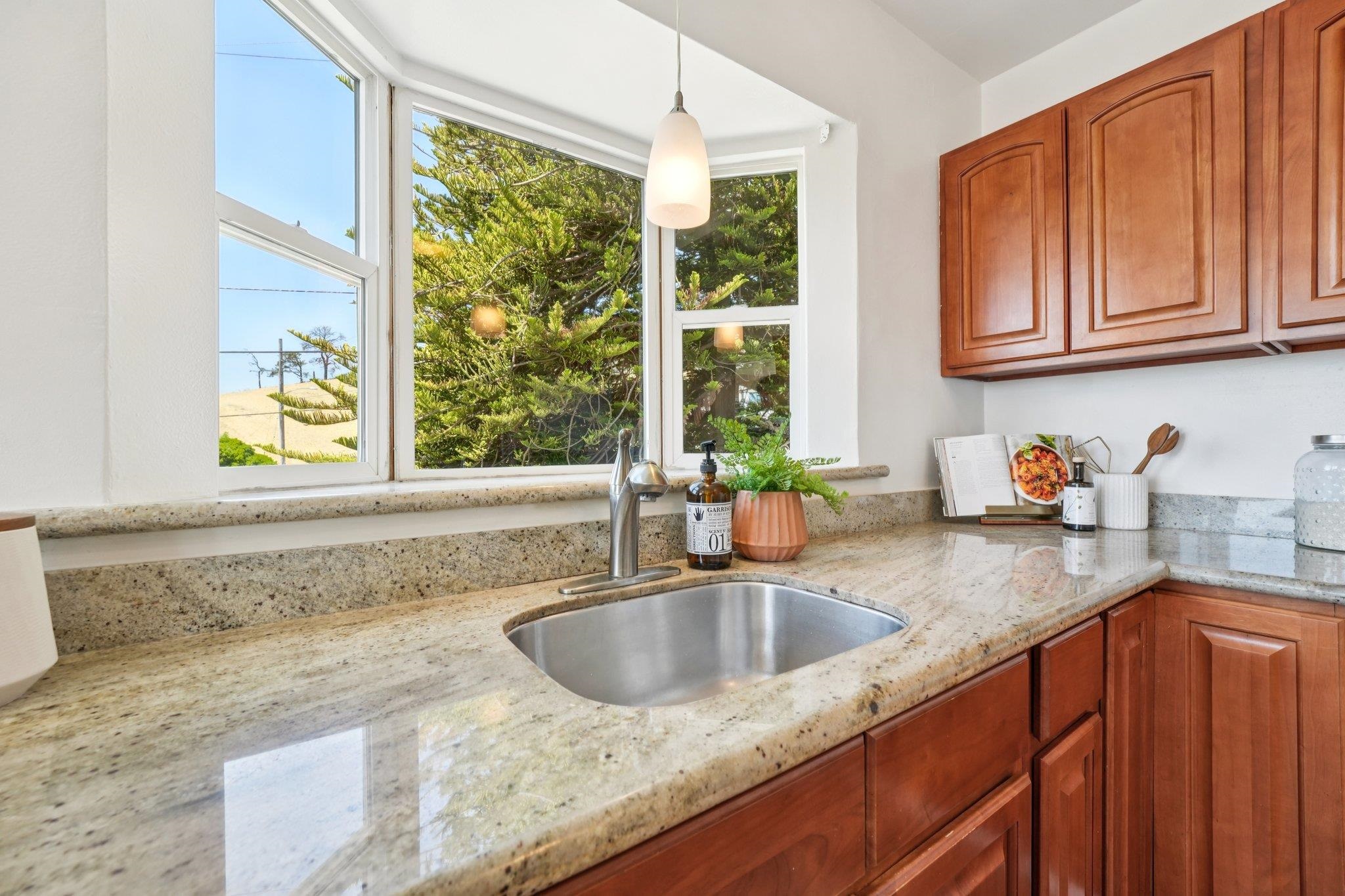 Detail Gallery Image 14 of 44 For 10601 Sheldon St, Oakland,  CA 94605 - 2 Beds | 1/1 Baths