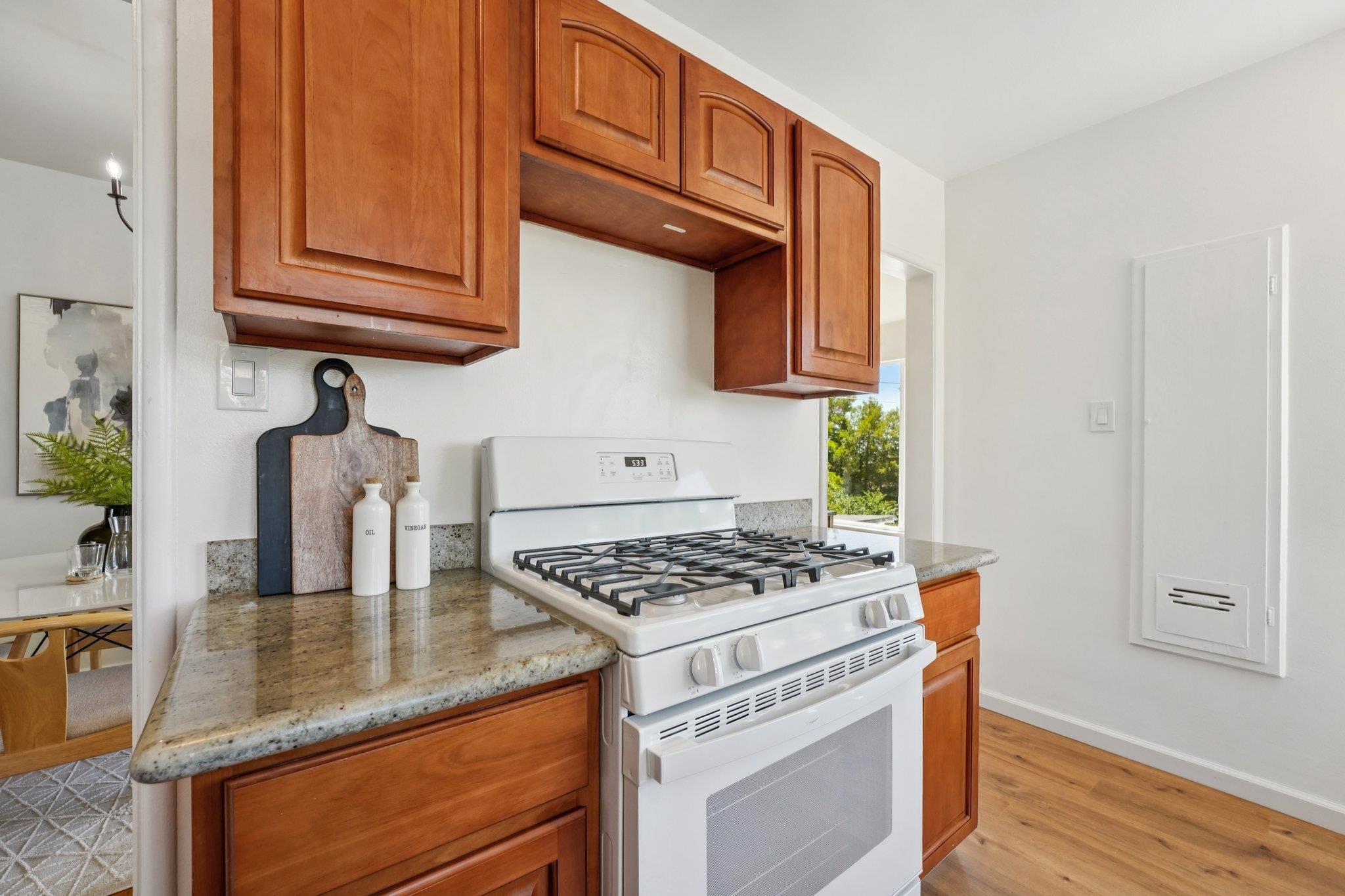 Detail Gallery Image 17 of 44 For 10601 Sheldon St, Oakland,  CA 94605 - 2 Beds | 1/1 Baths
