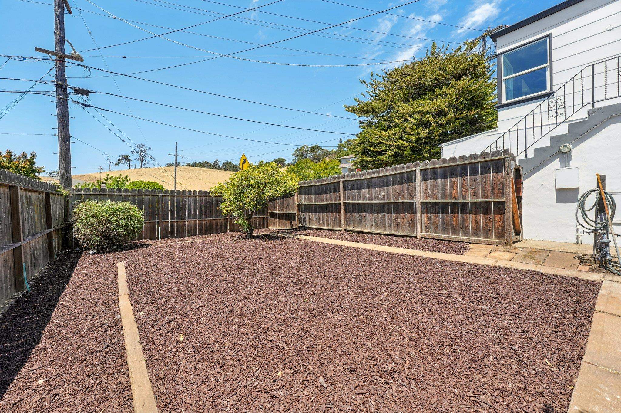 Detail Gallery Image 34 of 44 For 10601 Sheldon St, Oakland,  CA 94605 - 2 Beds | 1/1 Baths