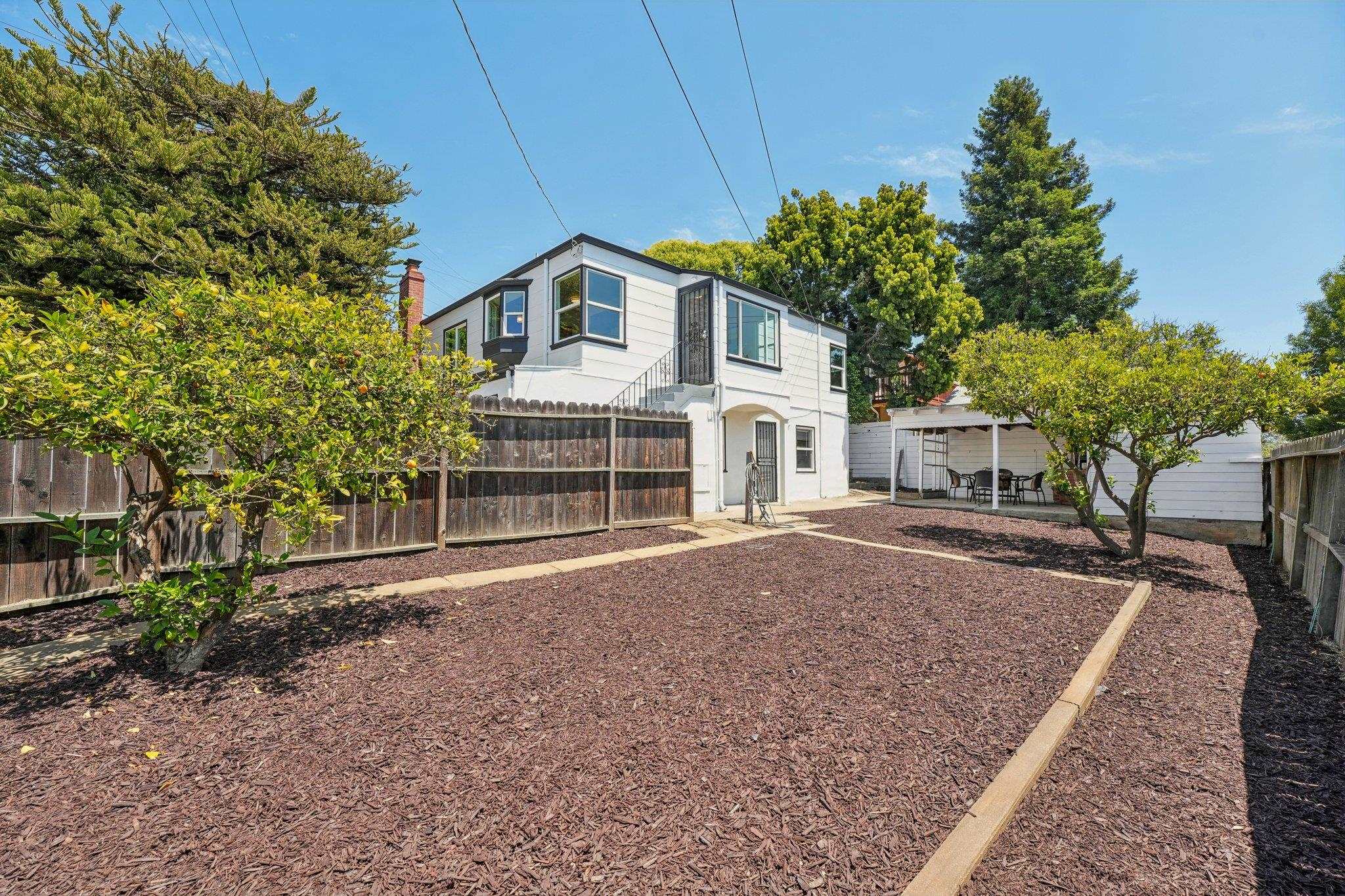 Detail Gallery Image 35 of 44 For 10601 Sheldon St, Oakland,  CA 94605 - 2 Beds | 1/1 Baths