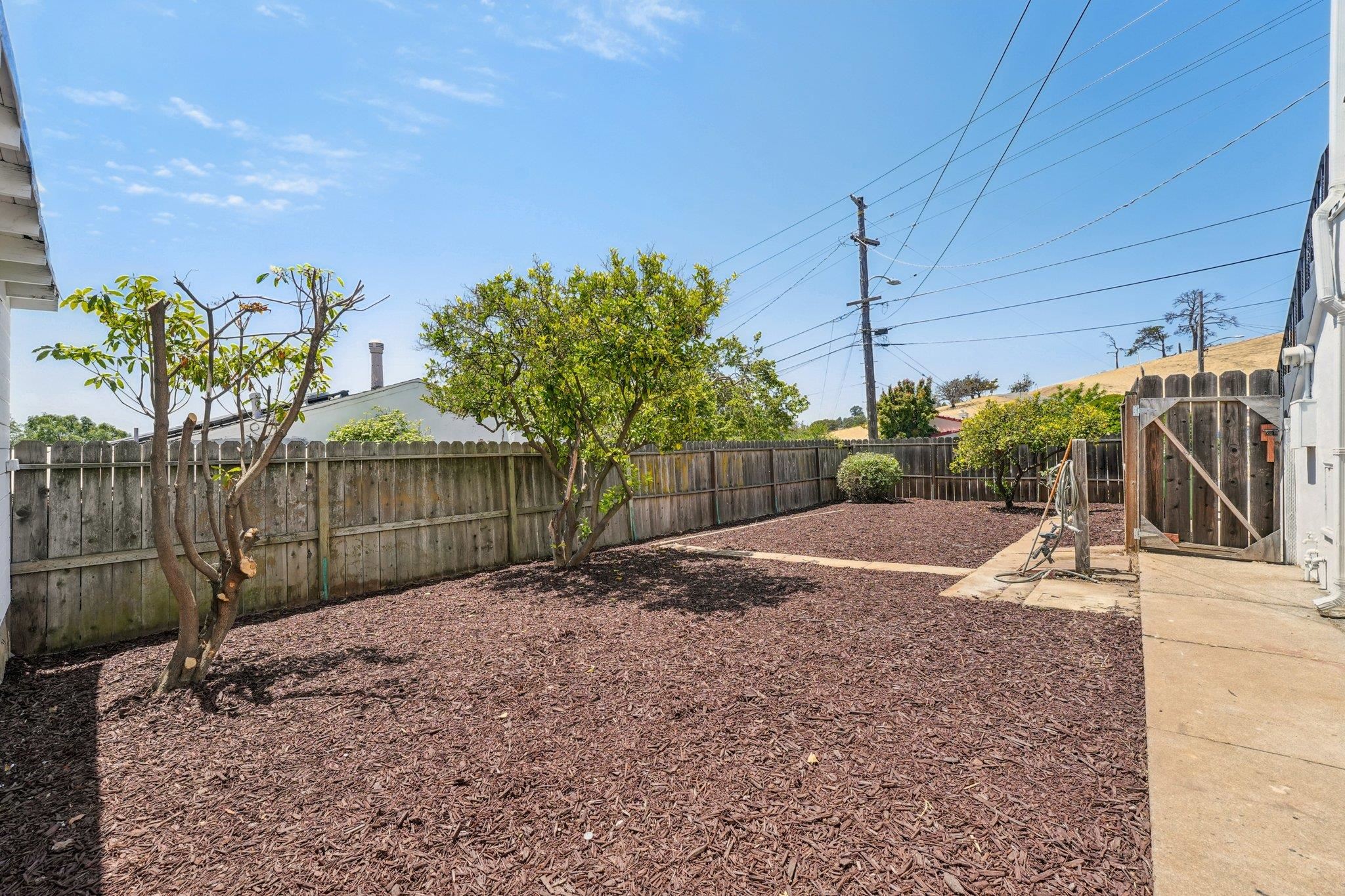 Detail Gallery Image 37 of 44 For 10601 Sheldon St, Oakland,  CA 94605 - 2 Beds | 1/1 Baths
