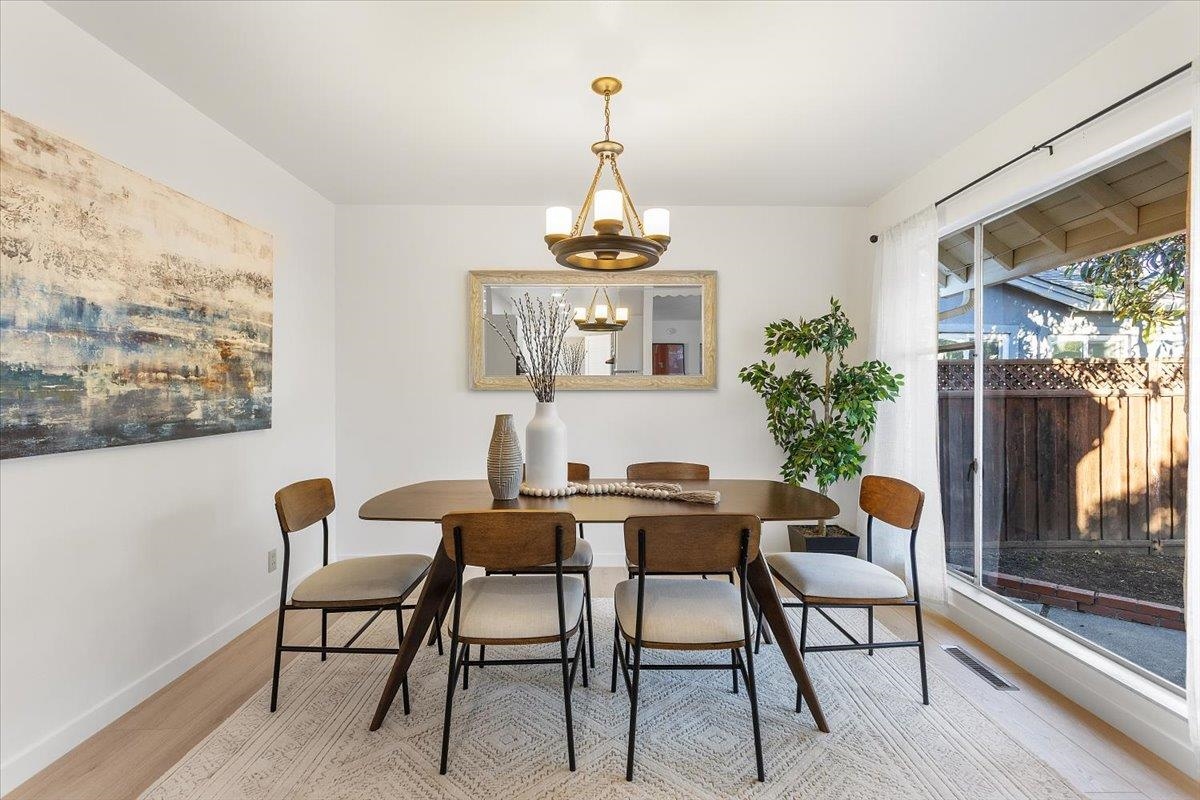 Detail Gallery Image 13 of 33 For 1252 Linfield Ln, Hayward,  CA 94545 - 4 Beds | 2 Baths