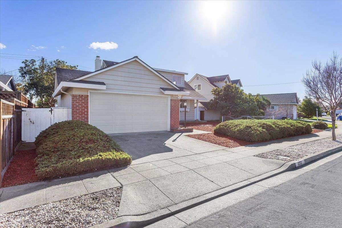 Detail Gallery Image 4 of 33 For 1252 Linfield Ln, Hayward,  CA 94545 - 4 Beds | 2 Baths