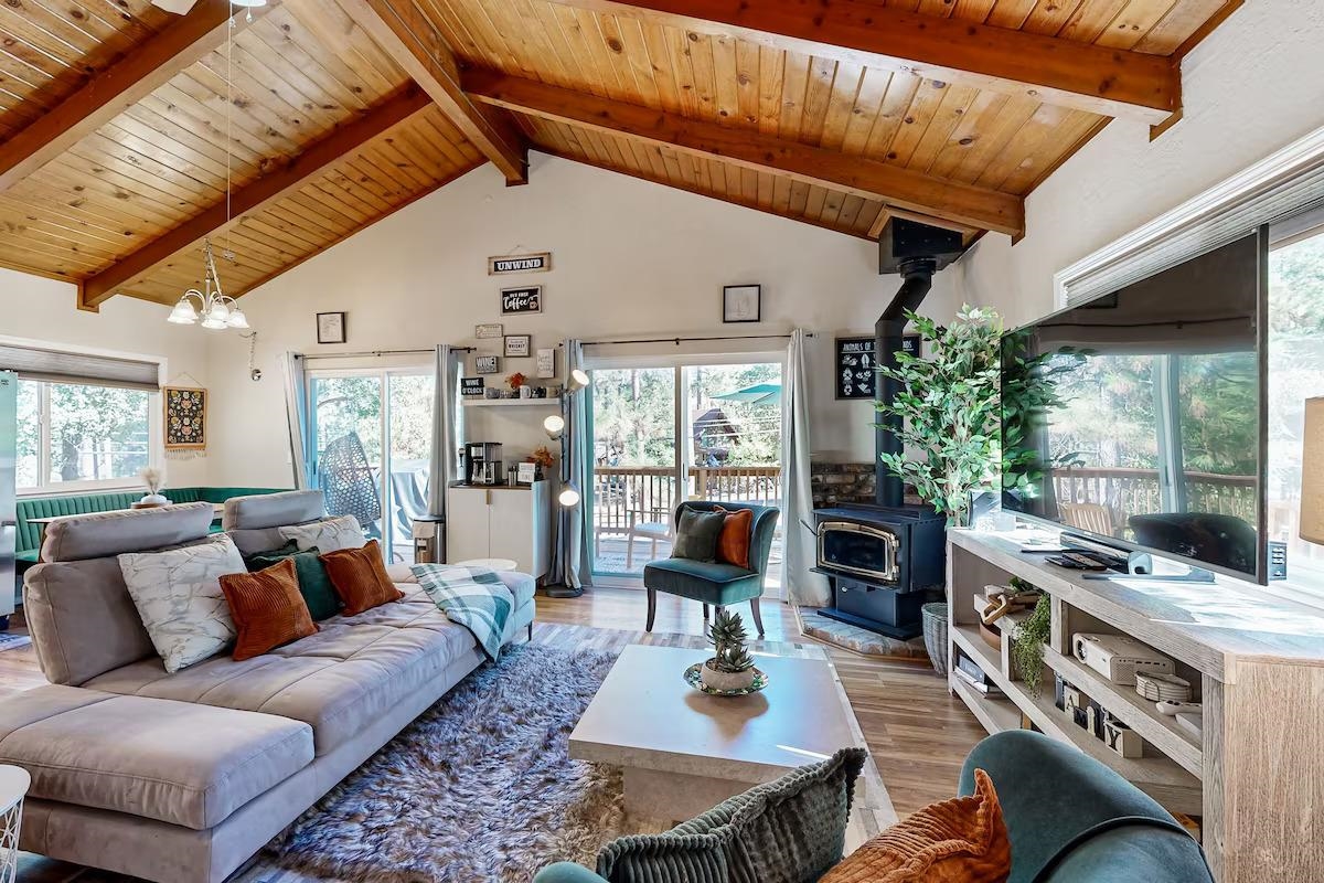 Detail Gallery Image 4 of 47 For 19385 Ferretti Rd., Groveland,  CA 95321 - 3 Beds | 2 Baths