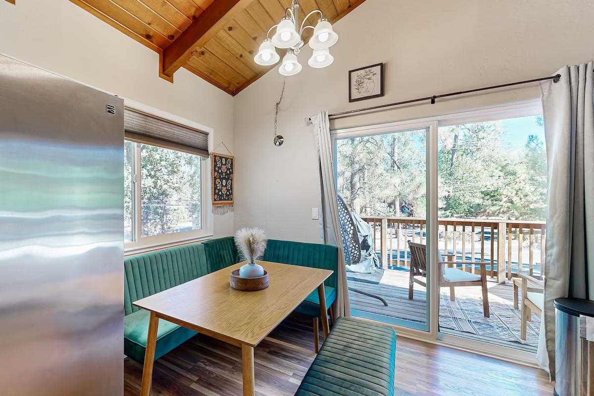 Detail Gallery Image 8 of 47 For 19385 Ferretti Rd., Groveland,  CA 95321 - 3 Beds | 2 Baths