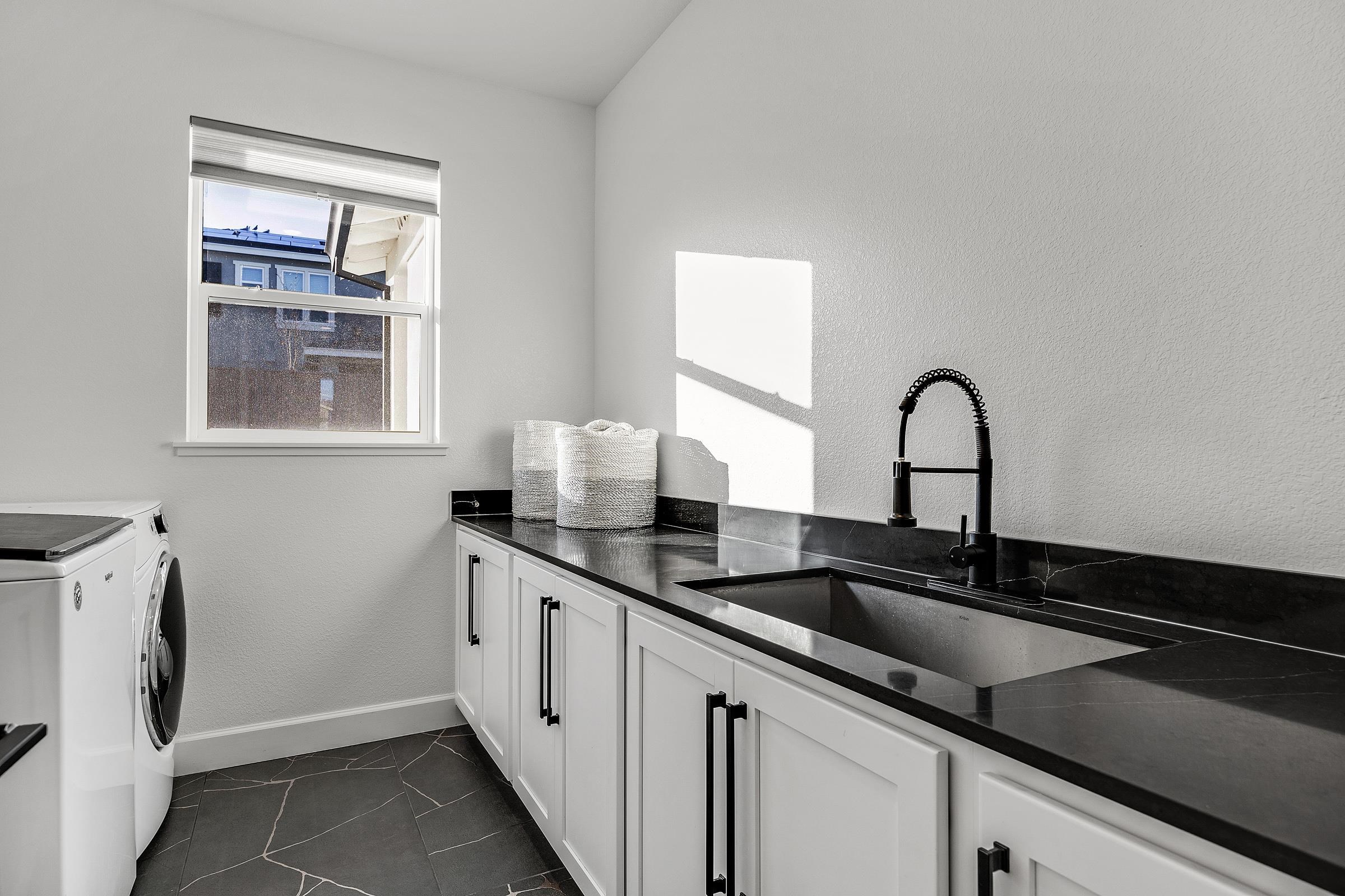 Detail Gallery Image 13 of 60 For 259 Eagle Nest Dr, Oakley,  CA 94561 - 5 Beds | 4/1 Baths