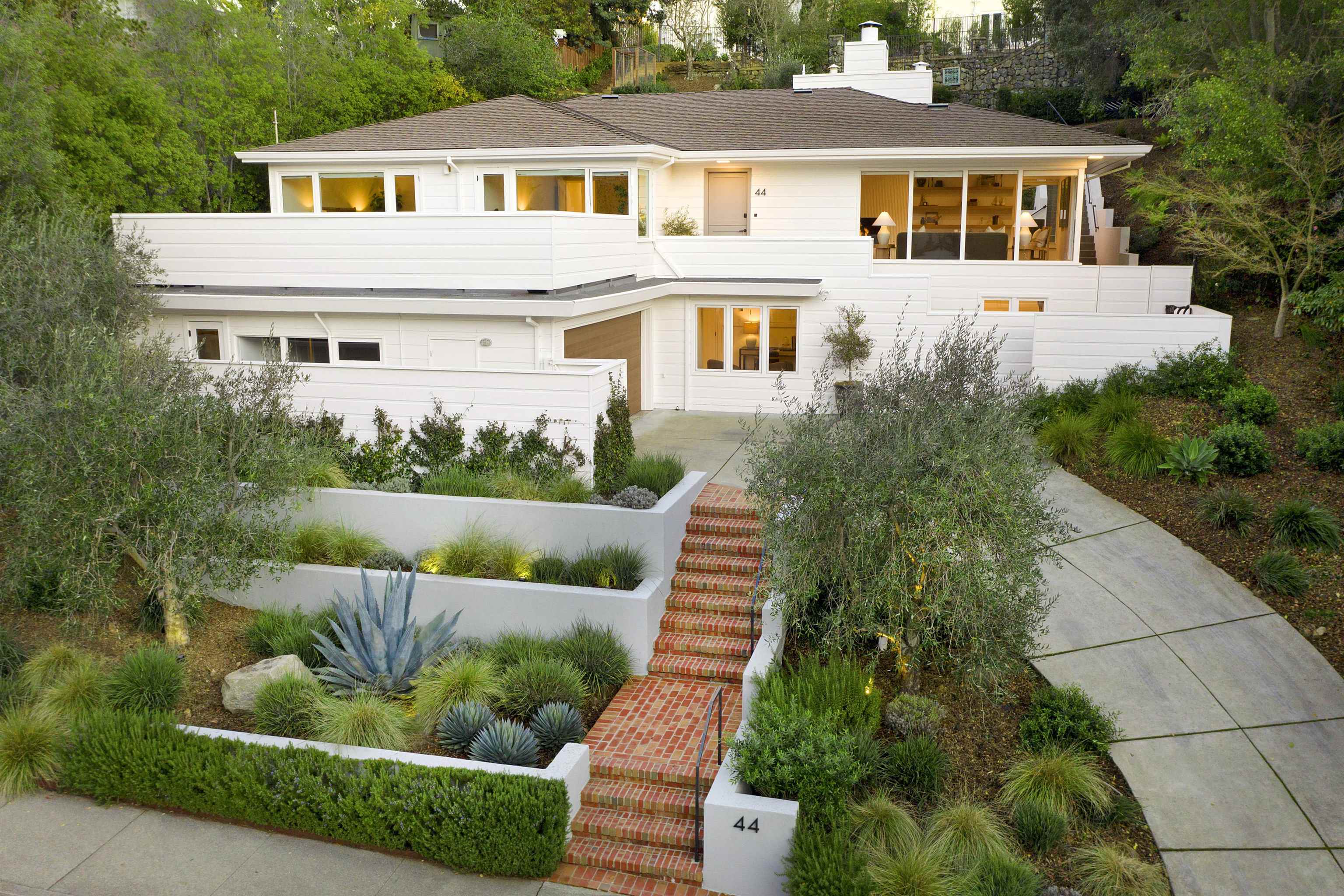 442 Pinewood Rd. 20019 CA