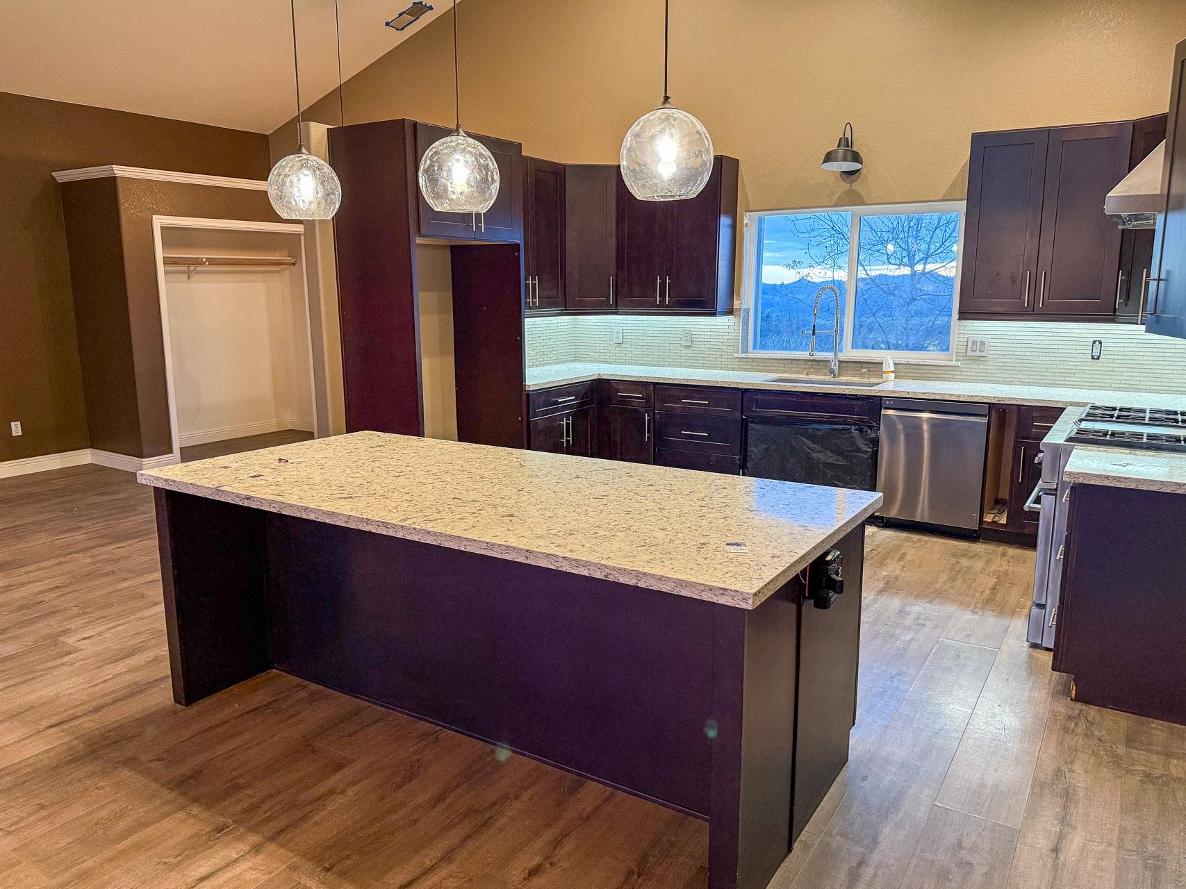 Detail Gallery Image 9 of 31 For 16446 Stamp Mill Loop, Jamestown,  CA 95327-9283 - 5 Beds | 3/4 Baths