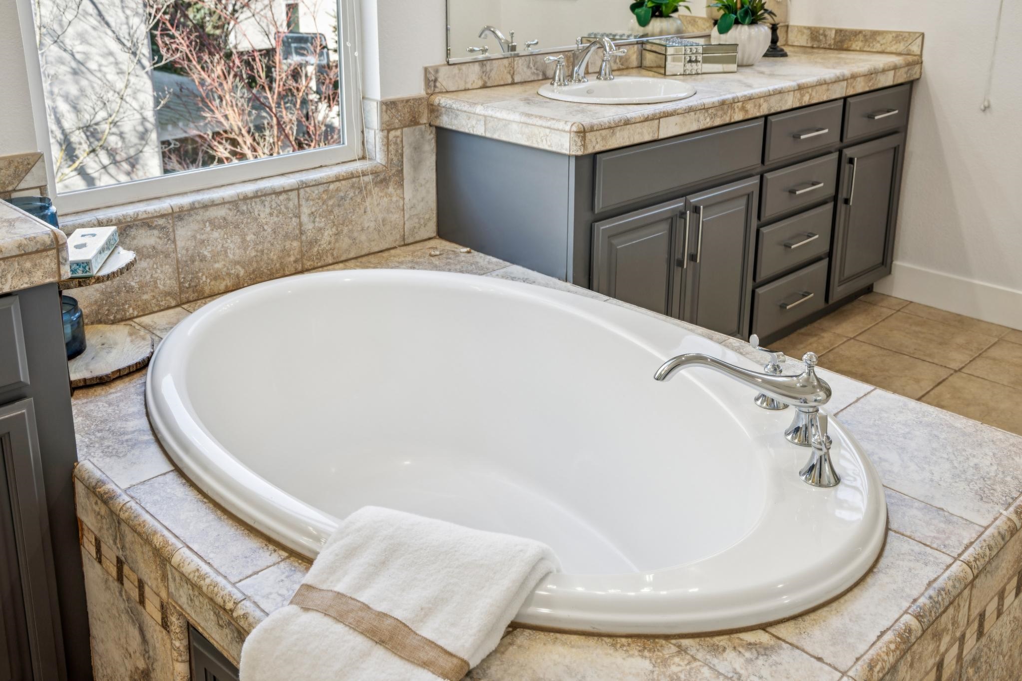 Detail Gallery Image 44 of 60 For 44 Brookline Drive, Novato,  CA 94949-8232 - 4 Beds | 4/1 Baths