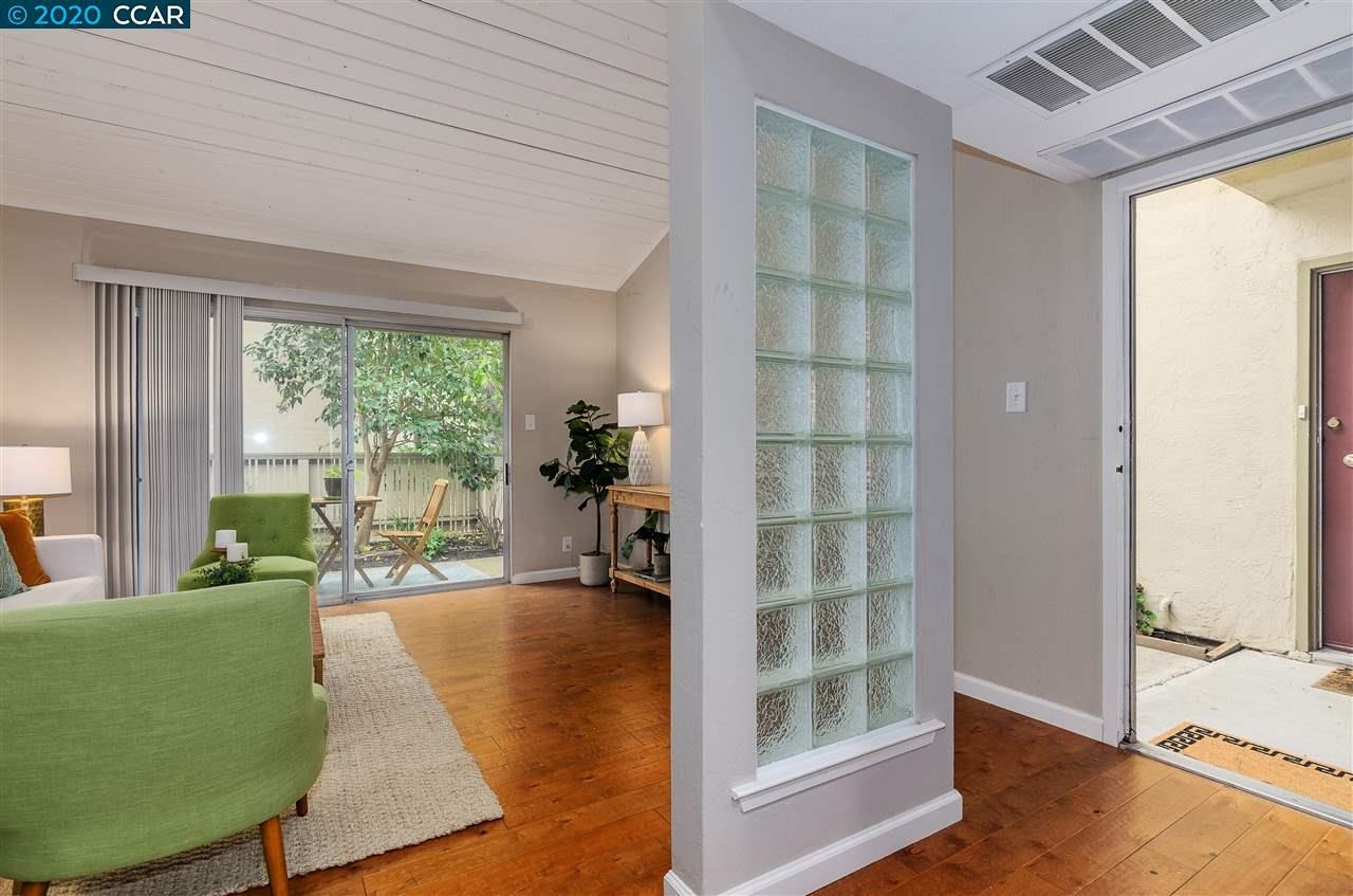 Detail Gallery Image 8 of 34 For 2716 Oak Rd #107,  Walnut Creek,  CA 94597 - 3 Beds | 2 Baths