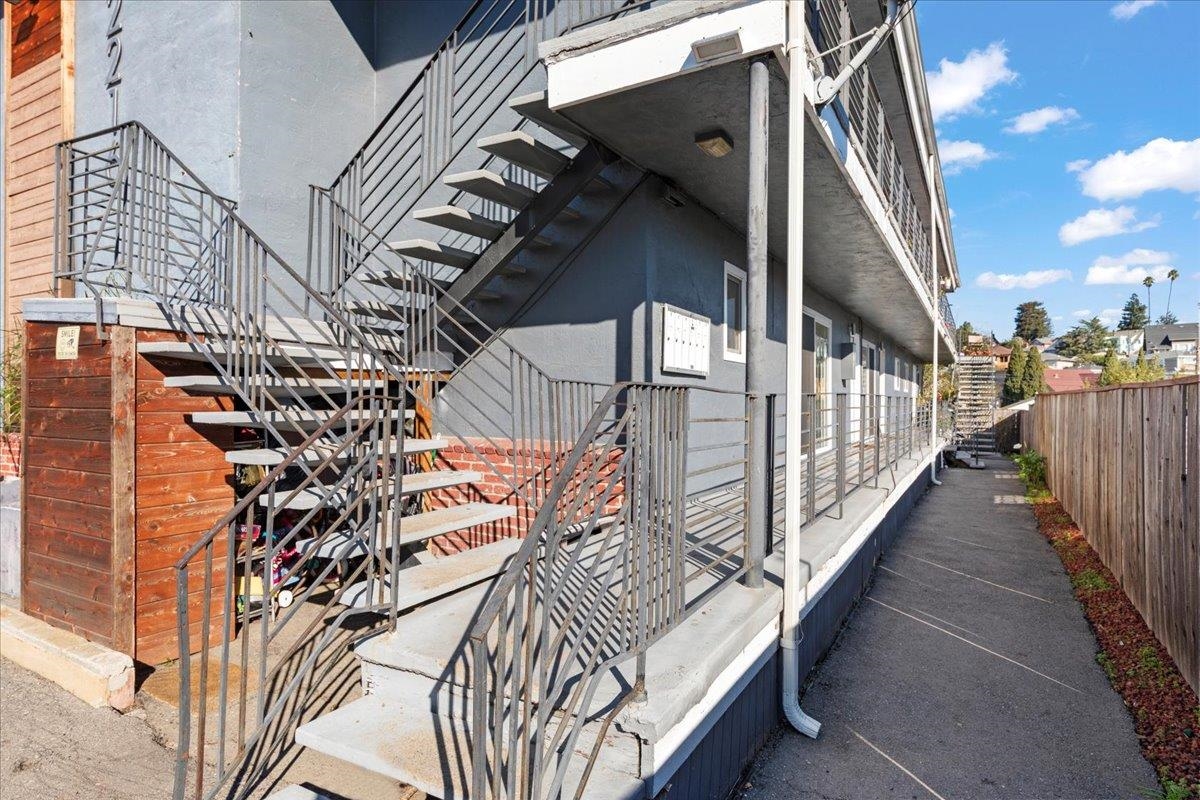 Detail Gallery Image 2 of 21 For 2216 23rd St, Oakland,  CA 94606 - – Beds | – Baths