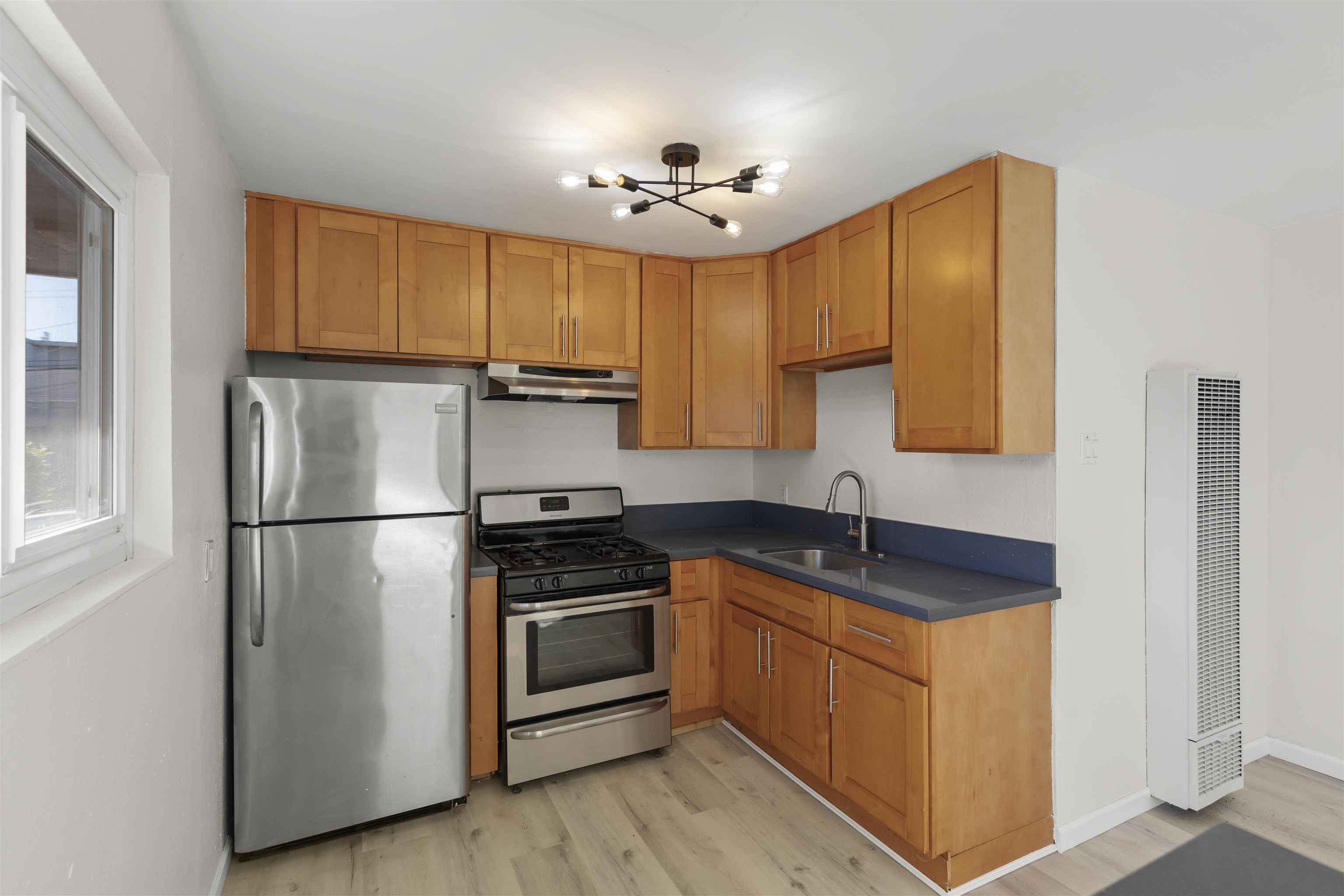 Detail Gallery Image 12 of 21 For 2216 23rd St, Oakland,  CA 94606 - – Beds | – Baths