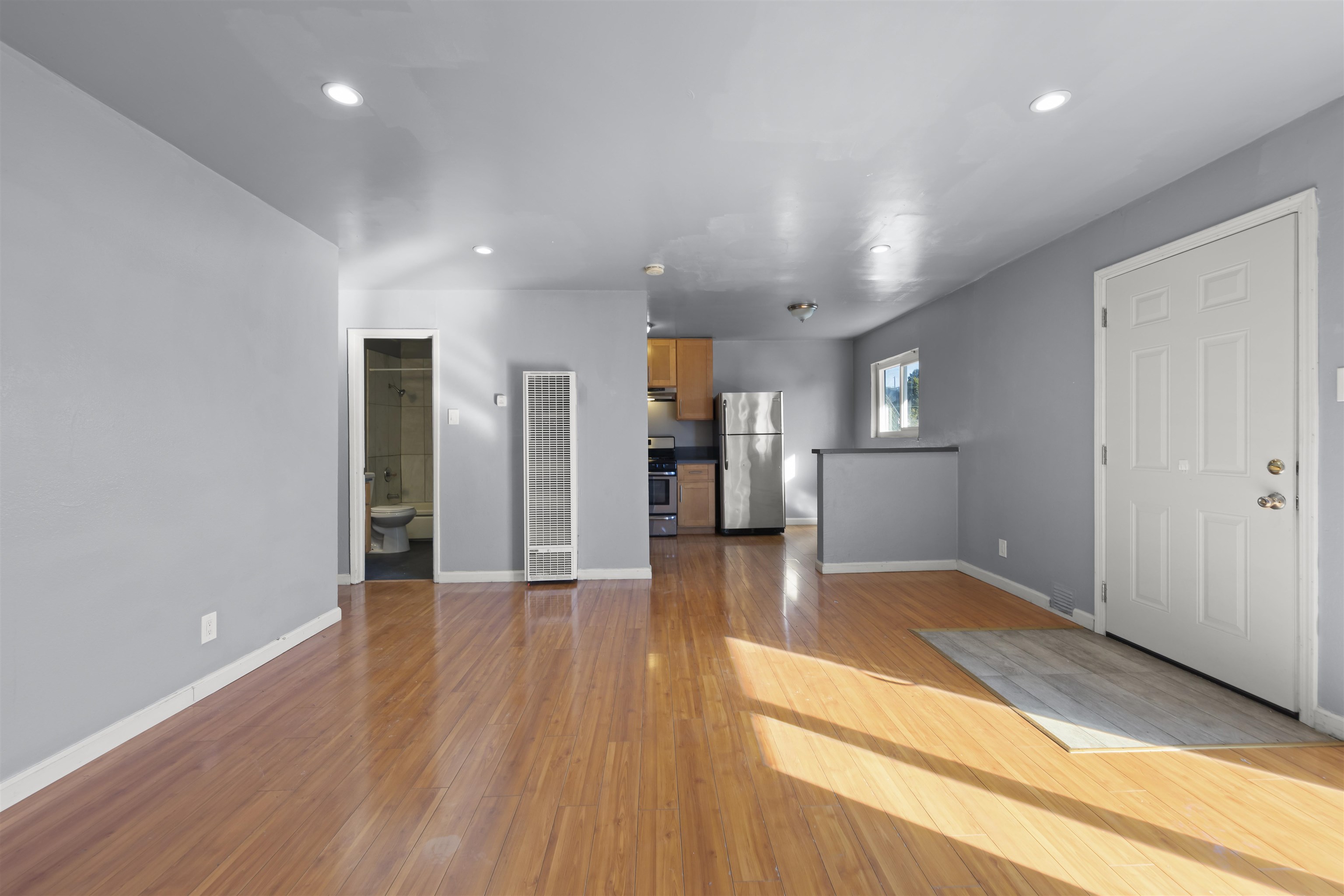 Detail Gallery Image 15 of 21 For 2216 23rd St, Oakland,  CA 94606 - – Beds | – Baths