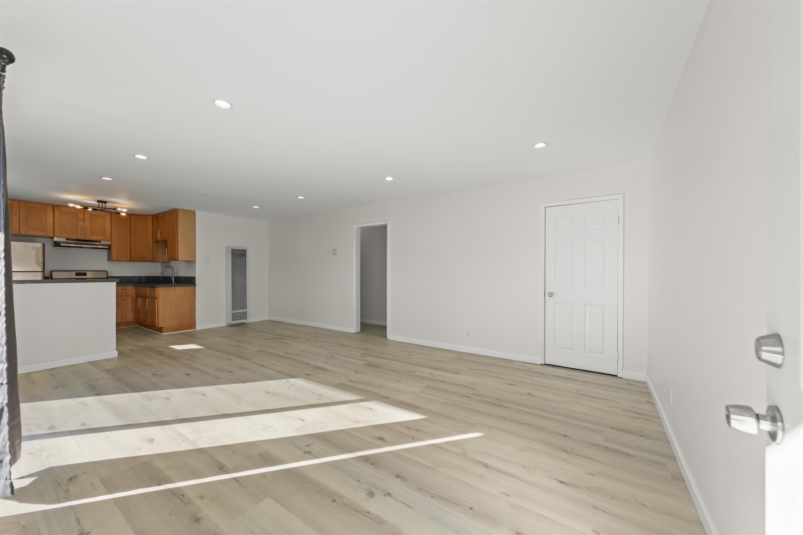 Detail Gallery Image 3 of 21 For 2216 23rd St, Oakland,  CA 94606 - – Beds | – Baths