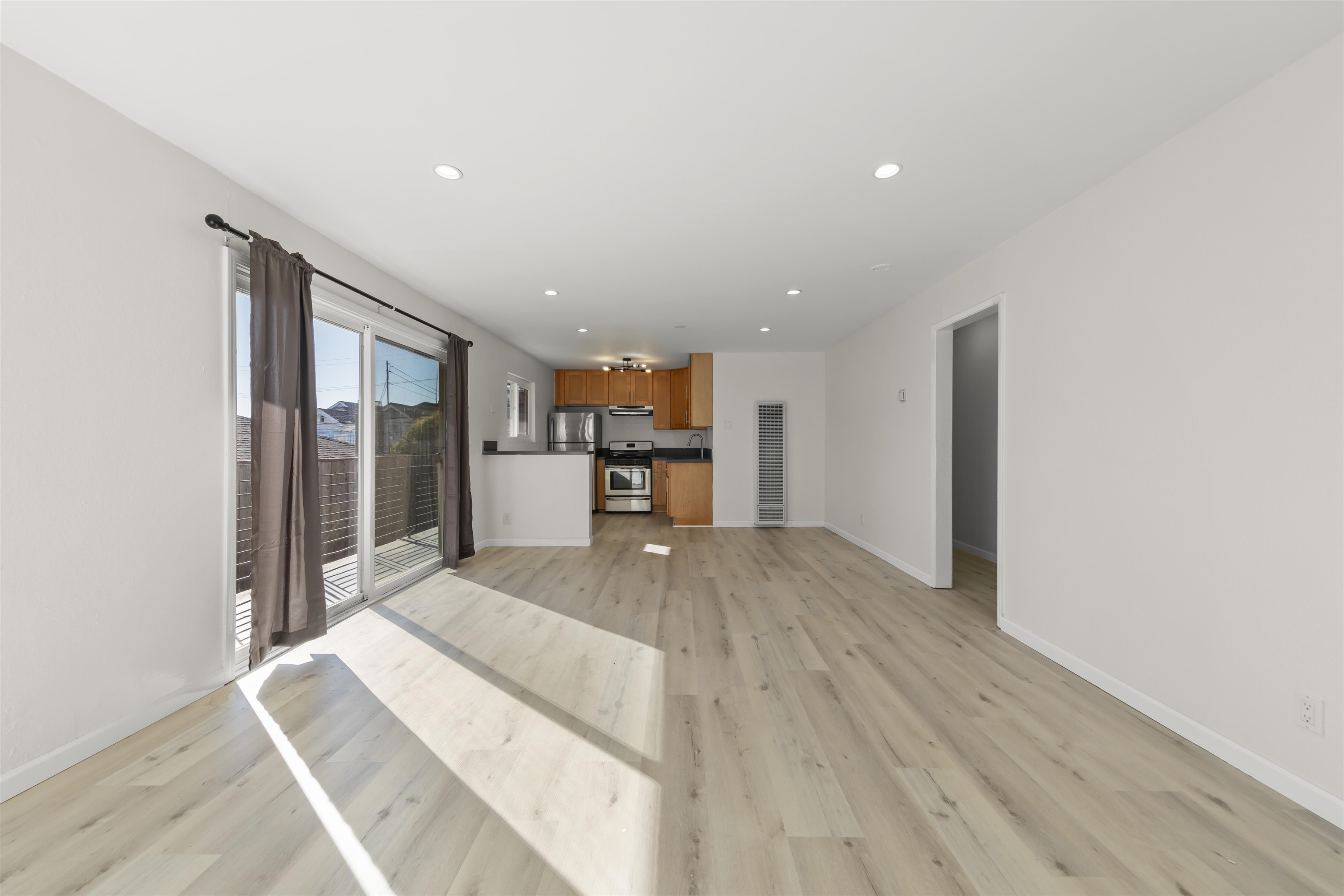 Detail Gallery Image 4 of 21 For 2216 23rd St, Oakland,  CA 94606 - – Beds | – Baths