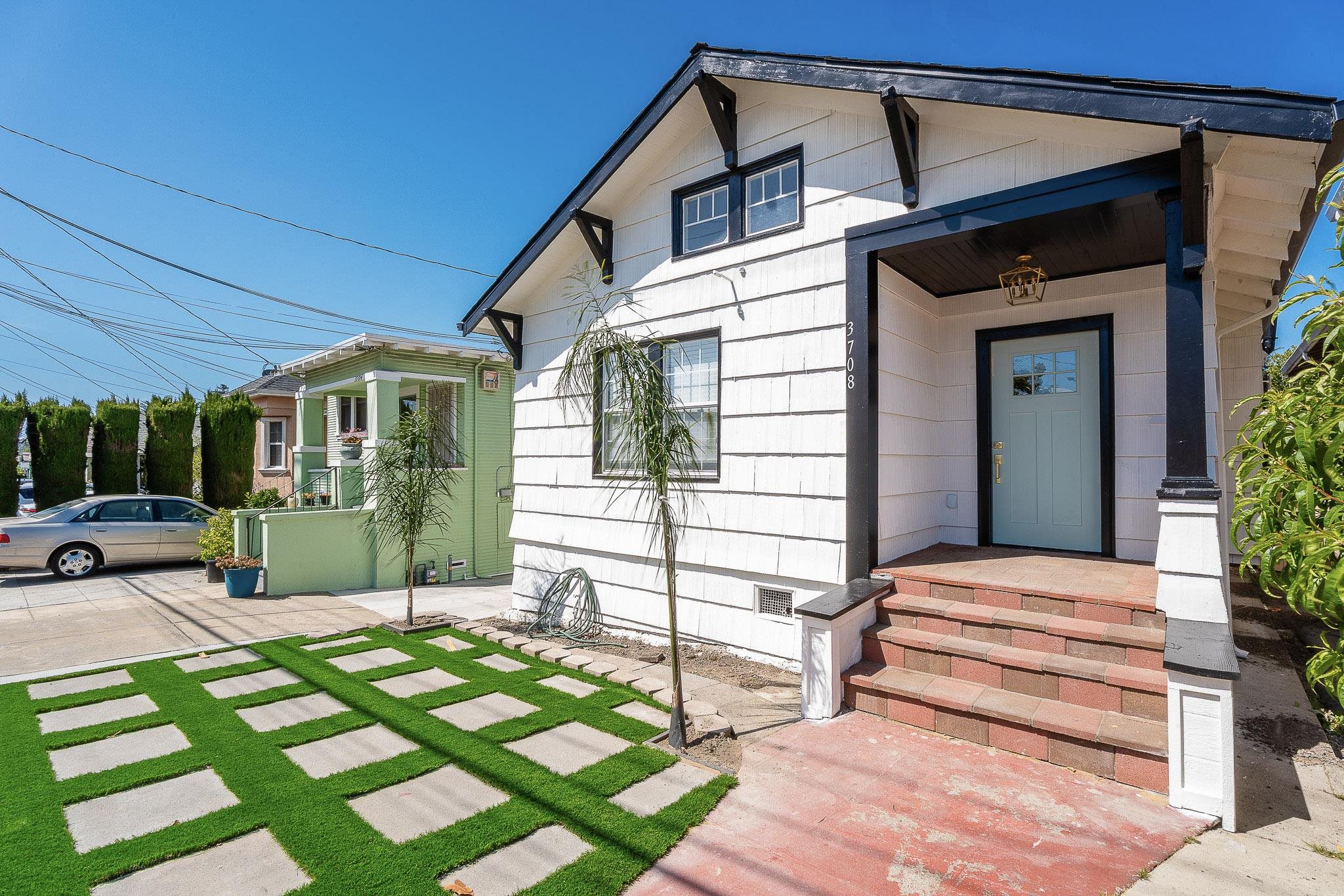 Detail Gallery Image 2 of 47 For 3708 Lyon Ave, Oakland,  CA 94601 - 2 Beds | 2 Baths