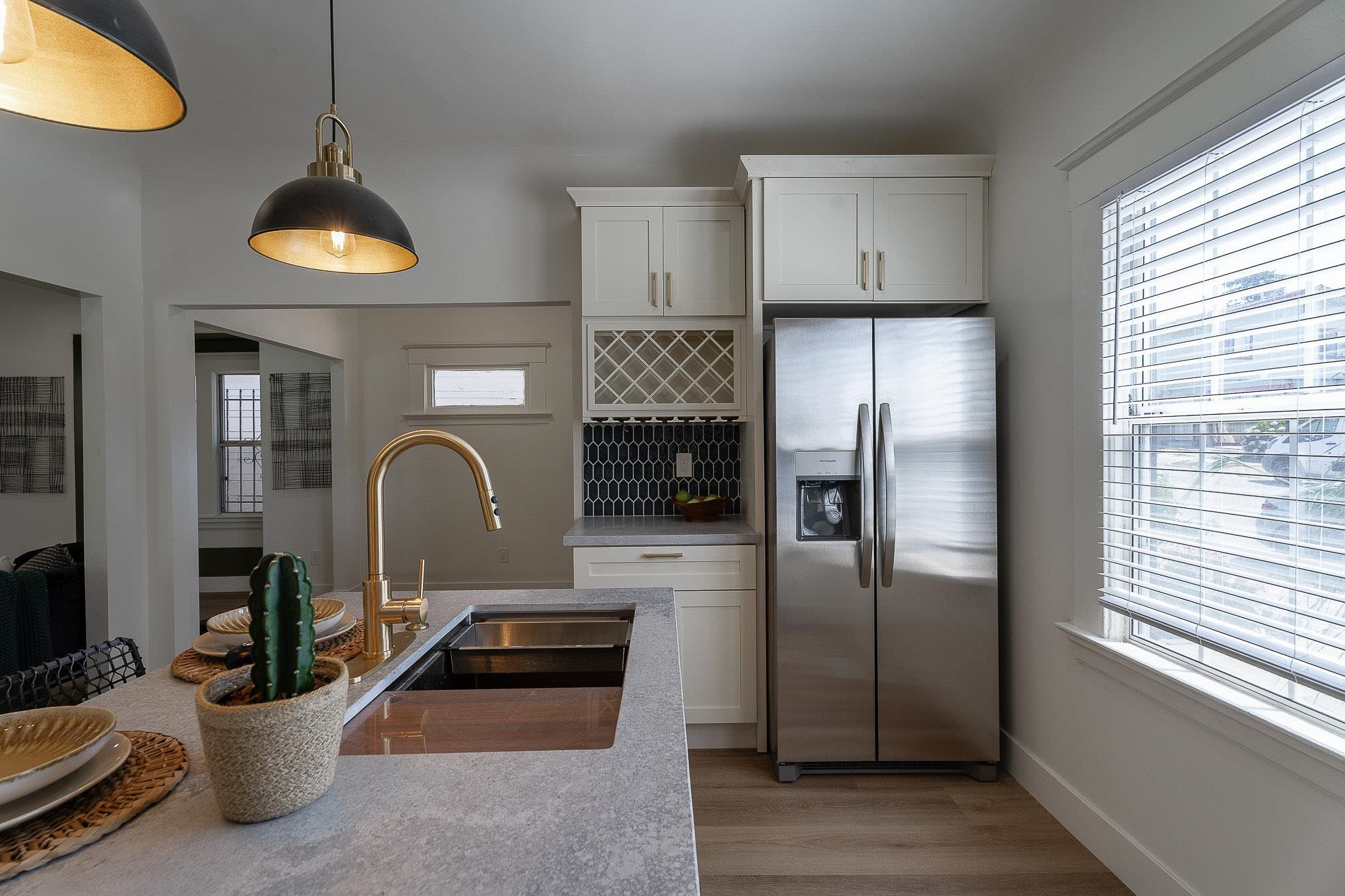 Detail Gallery Image 11 of 47 For 3708 Lyon Ave, Oakland,  CA 94601 - 2 Beds | 2 Baths