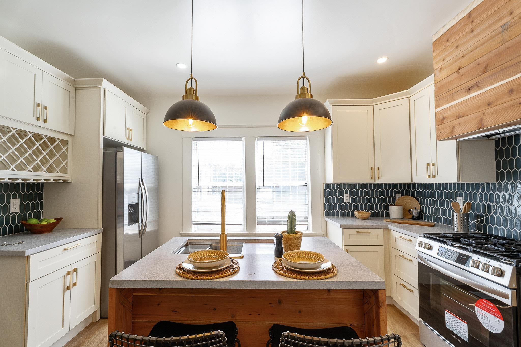 Detail Gallery Image 16 of 47 For 3708 Lyon Ave, Oakland,  CA 94601 - 2 Beds | 2 Baths