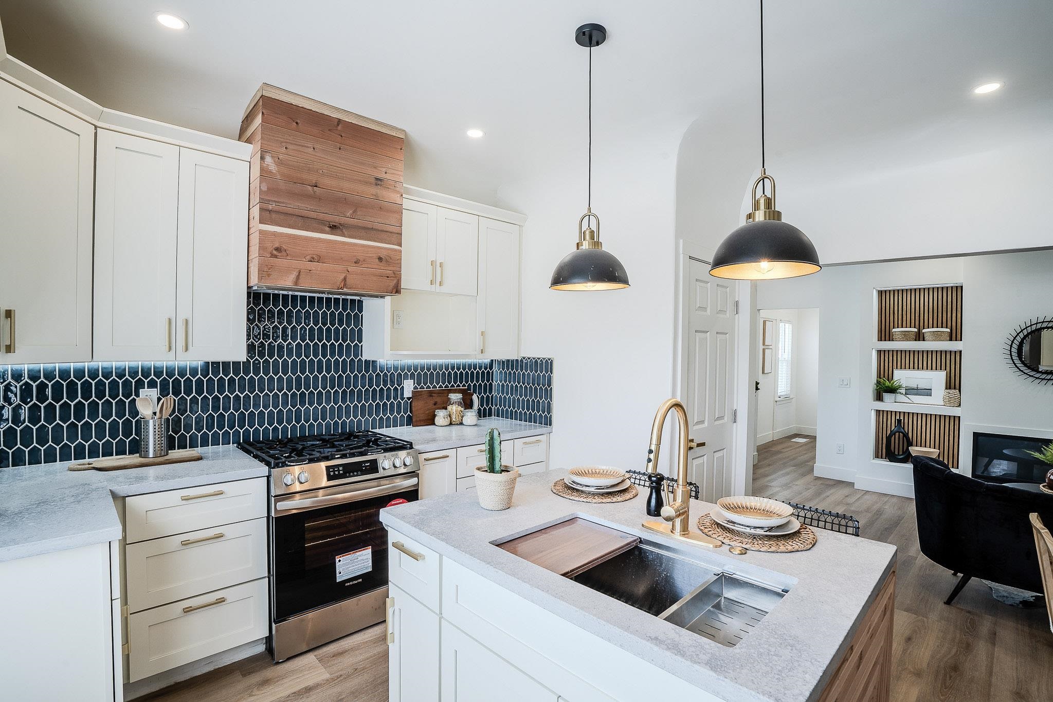 Detail Gallery Image 17 of 47 For 3708 Lyon Ave, Oakland,  CA 94601 - 2 Beds | 2 Baths