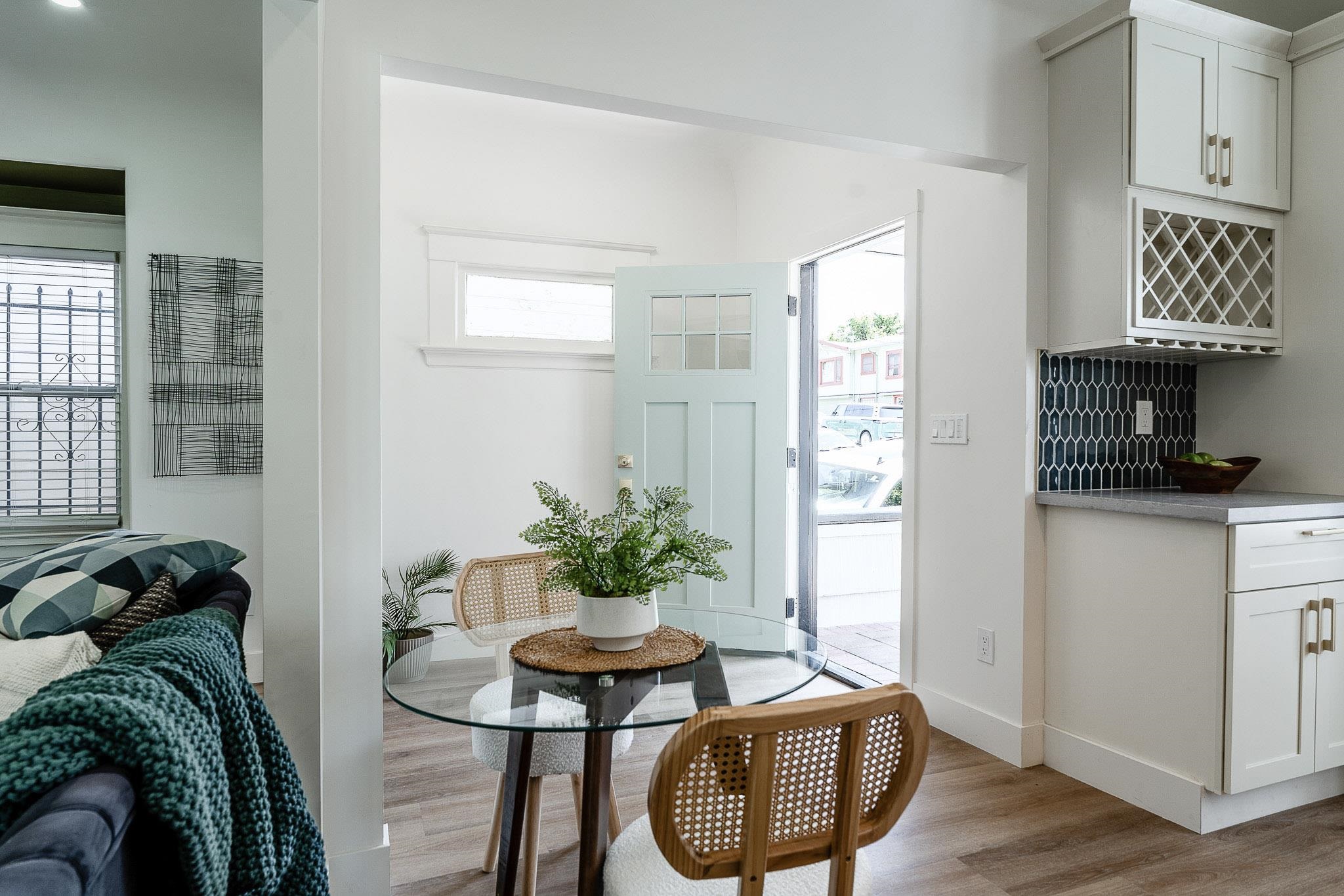 Detail Gallery Image 8 of 47 For 3708 Lyon Ave, Oakland,  CA 94601 - 2 Beds | 2 Baths