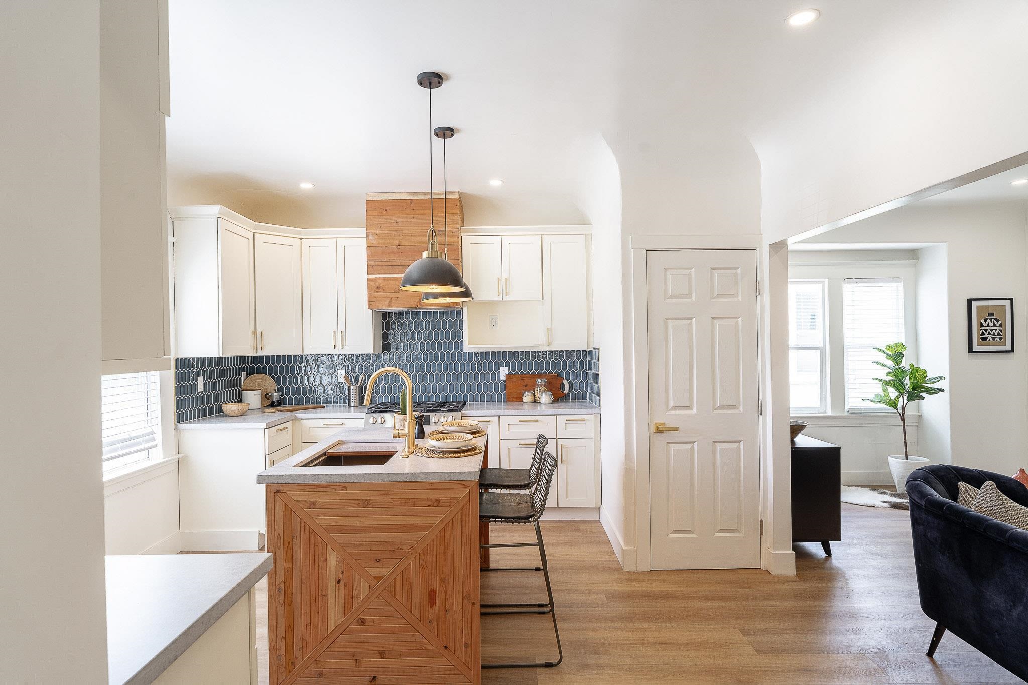 Detail Gallery Image 9 of 47 For 3708 Lyon Ave, Oakland,  CA 94601 - 2 Beds | 2 Baths