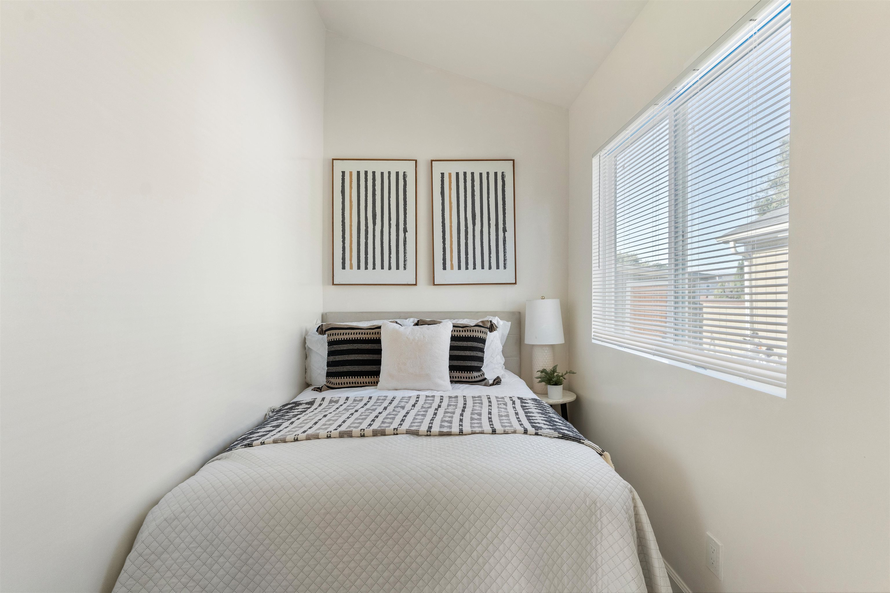 Detail Gallery Image 11 of 30 For 1319 Kelsey Street, Richmond,  CA 94801 - 2 Beds | 1 Baths