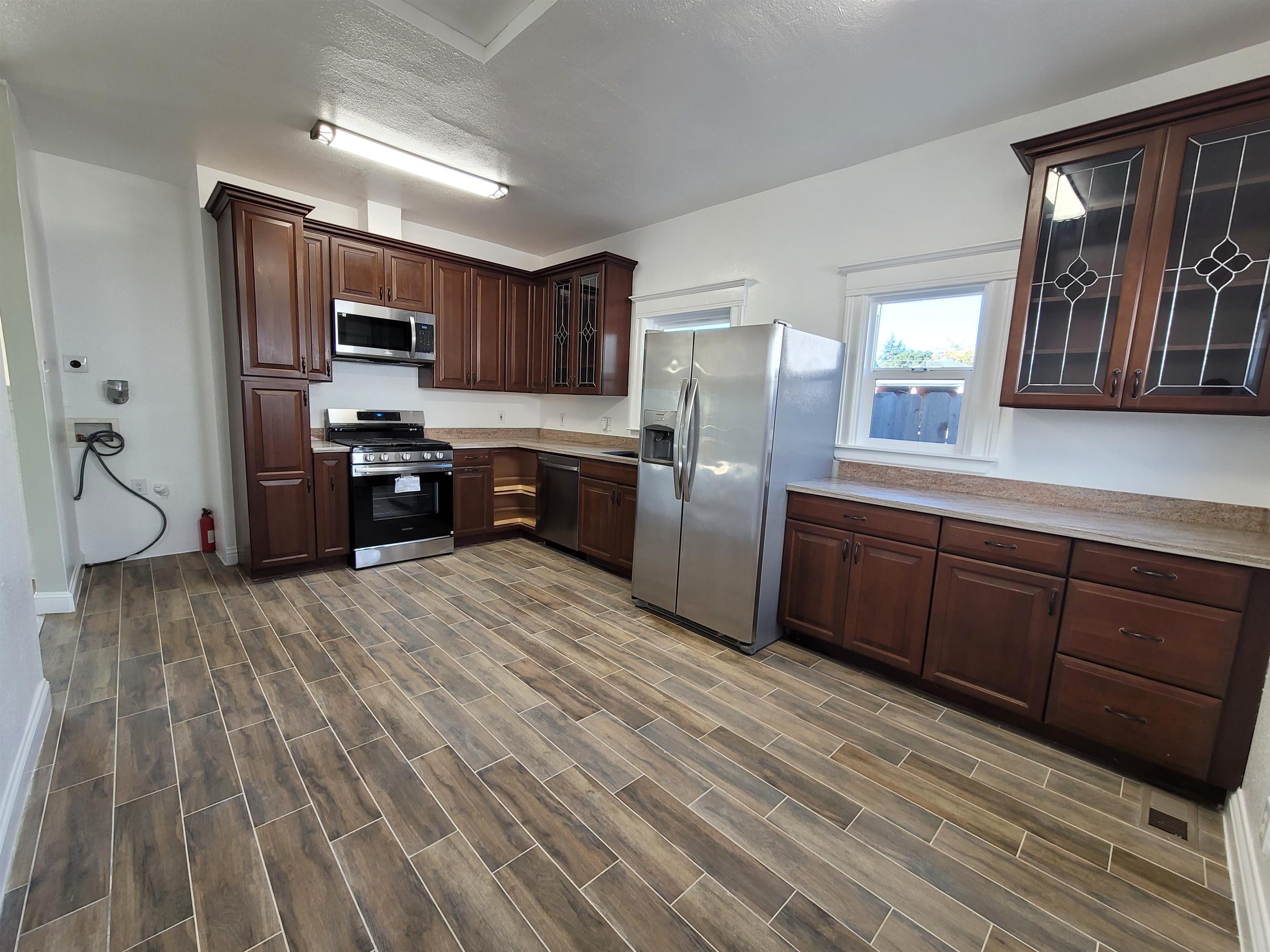 Detail Gallery Image 14 of 31 For 3137 Pleitner Ave, Oakland,  CA 94602 - 3 Beds | 2 Baths