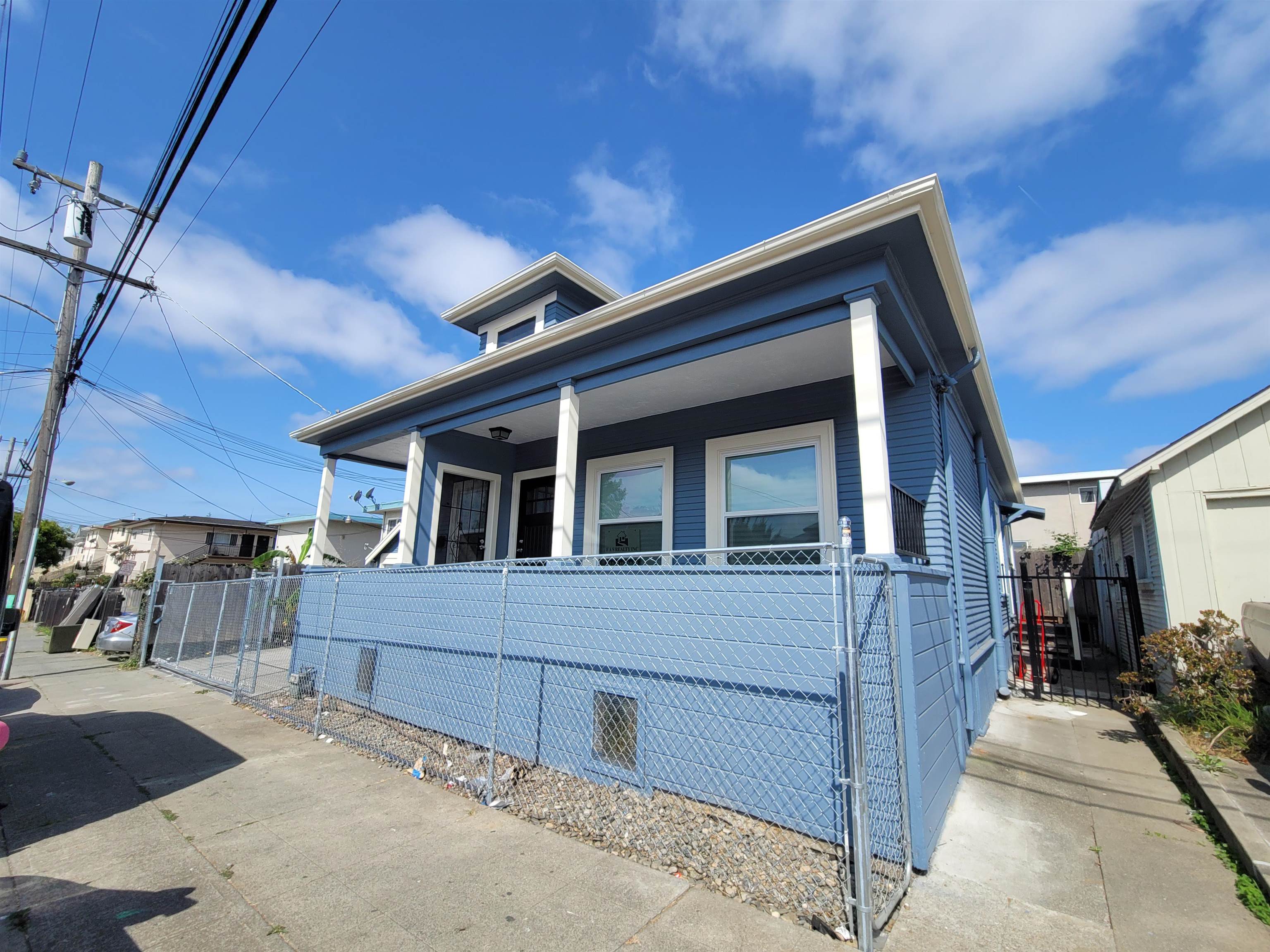 Detail Gallery Image 4 of 31 For 3137 Pleitner Ave, Oakland,  CA 94602 - 3 Beds | 2 Baths