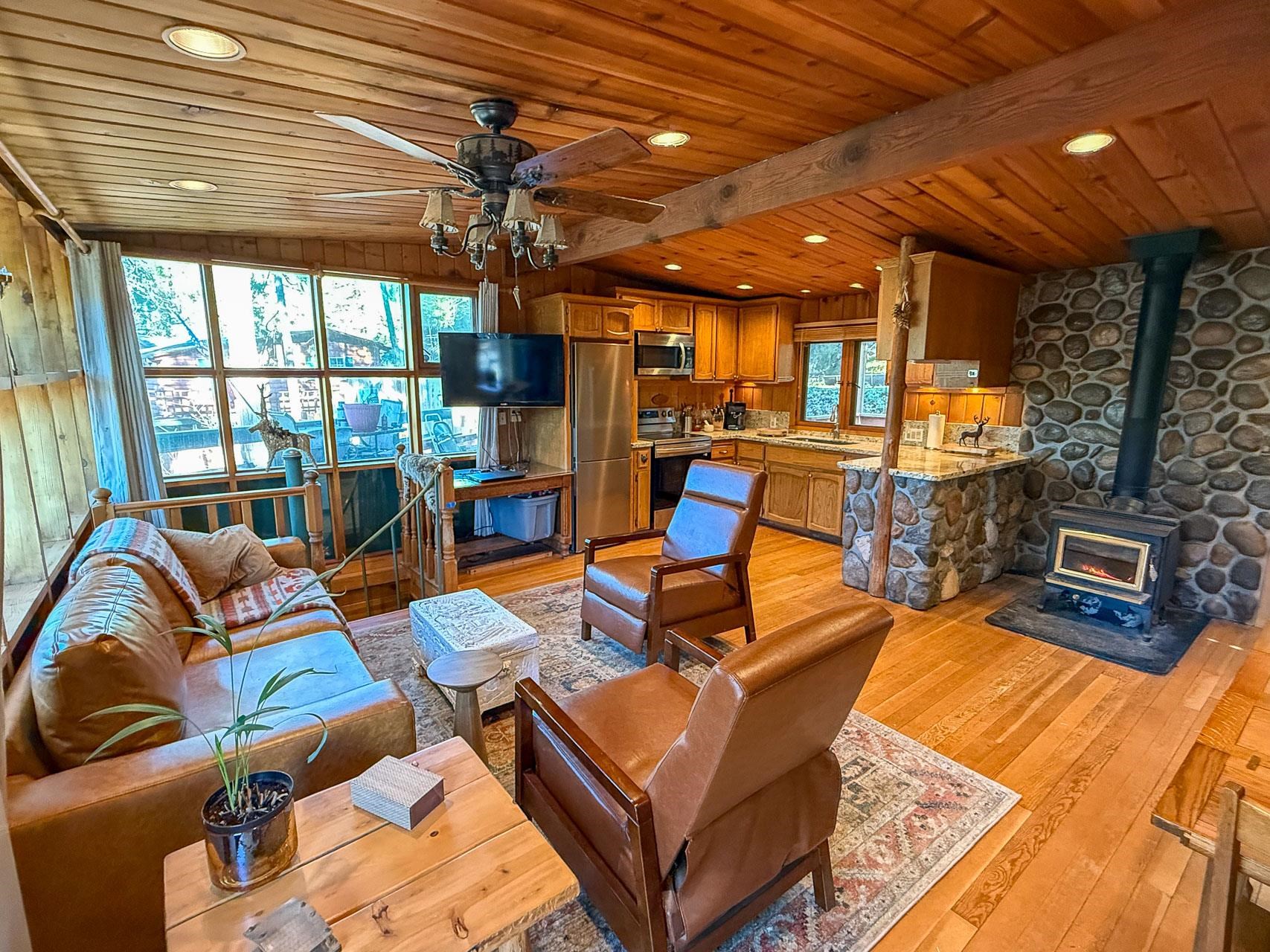 Detail Gallery Image 6 of 15 For 21819 Confidence Rd, Twain Harte,  CA 95383 - 2 Beds | 1 Baths